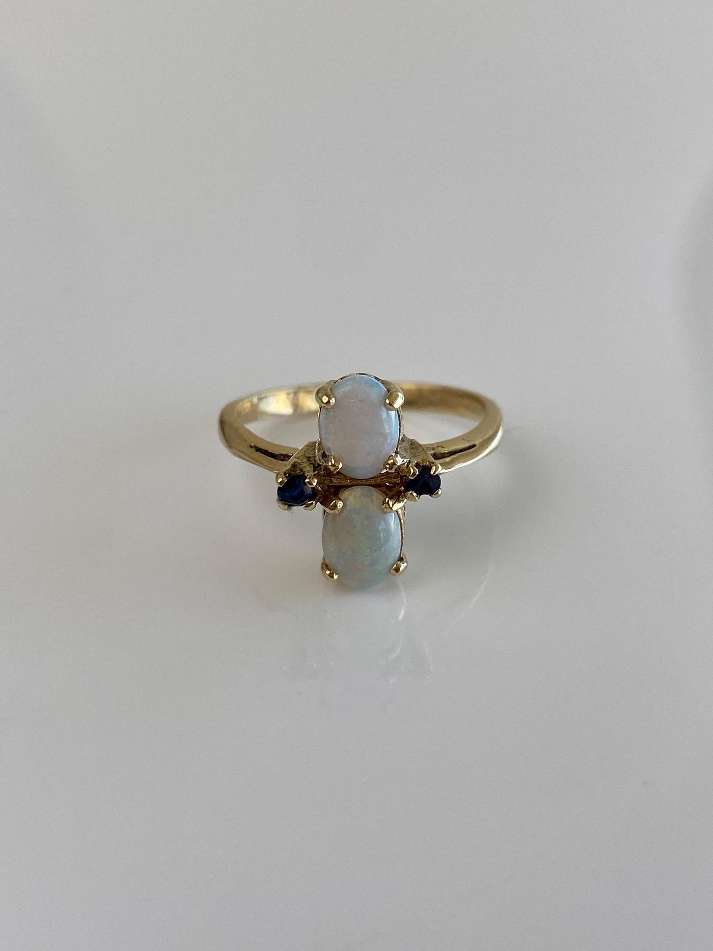 Vintage Solid 14k Yellow Gold Blue Sapphire Opals Ring - Size 6.75