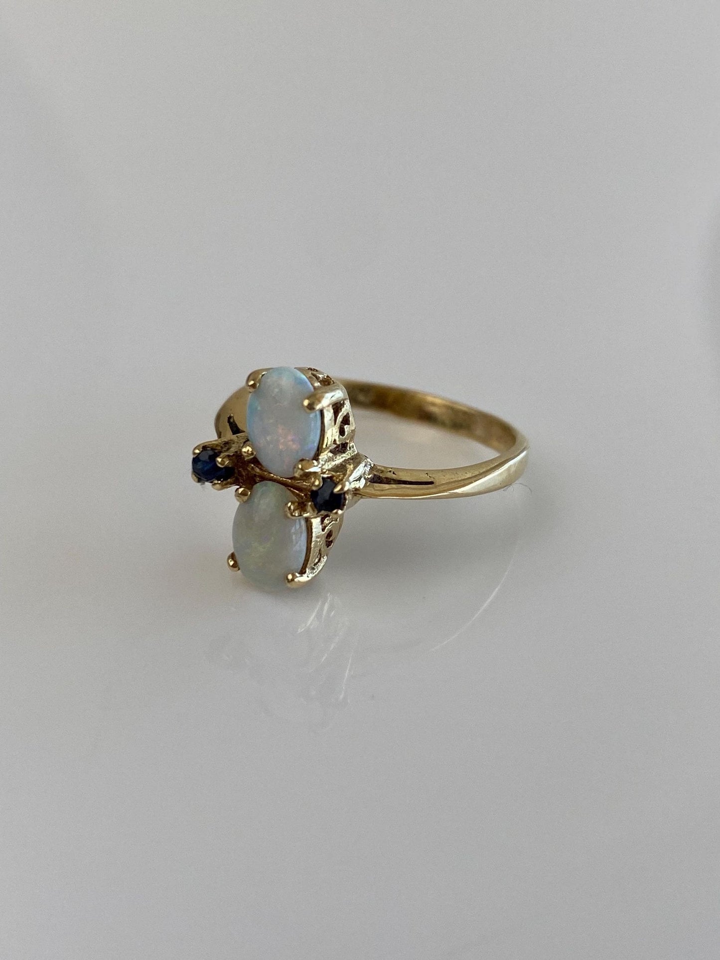 Vintage Solid 14k Yellow Gold Blue Sapphire Opals Ring - Size 6.75