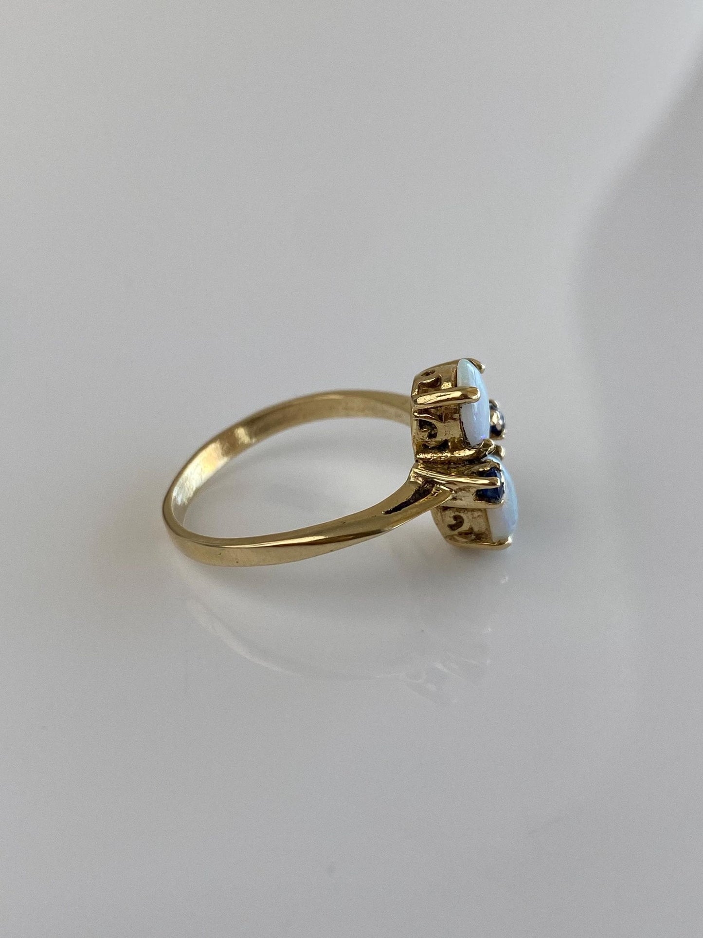 Vintage Solid 14k Yellow Gold Blue Sapphire Opals Ring - Size 6.75