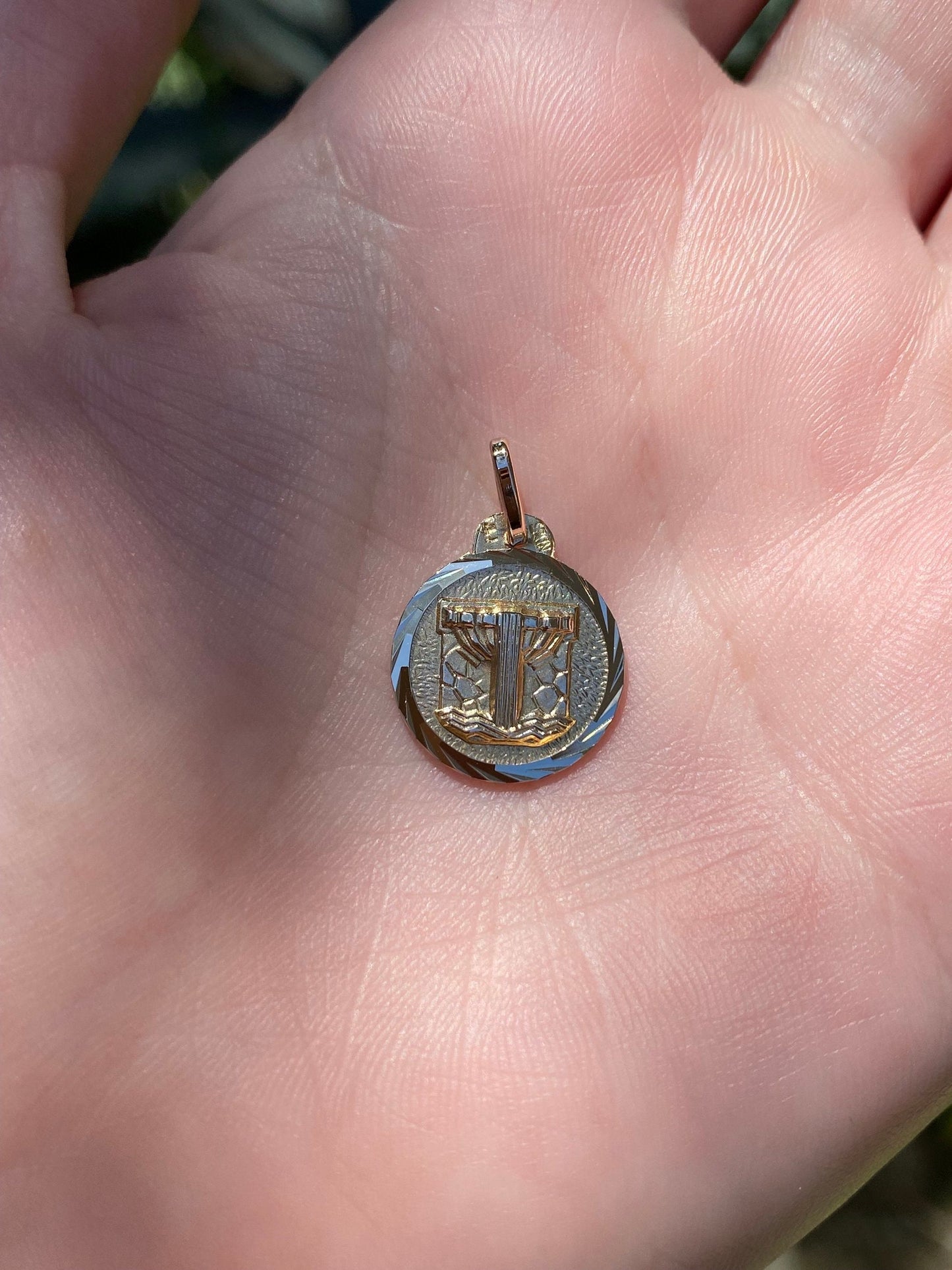 Vintage Solid 14k Yellow Gold Aquarius Zodiac Charm