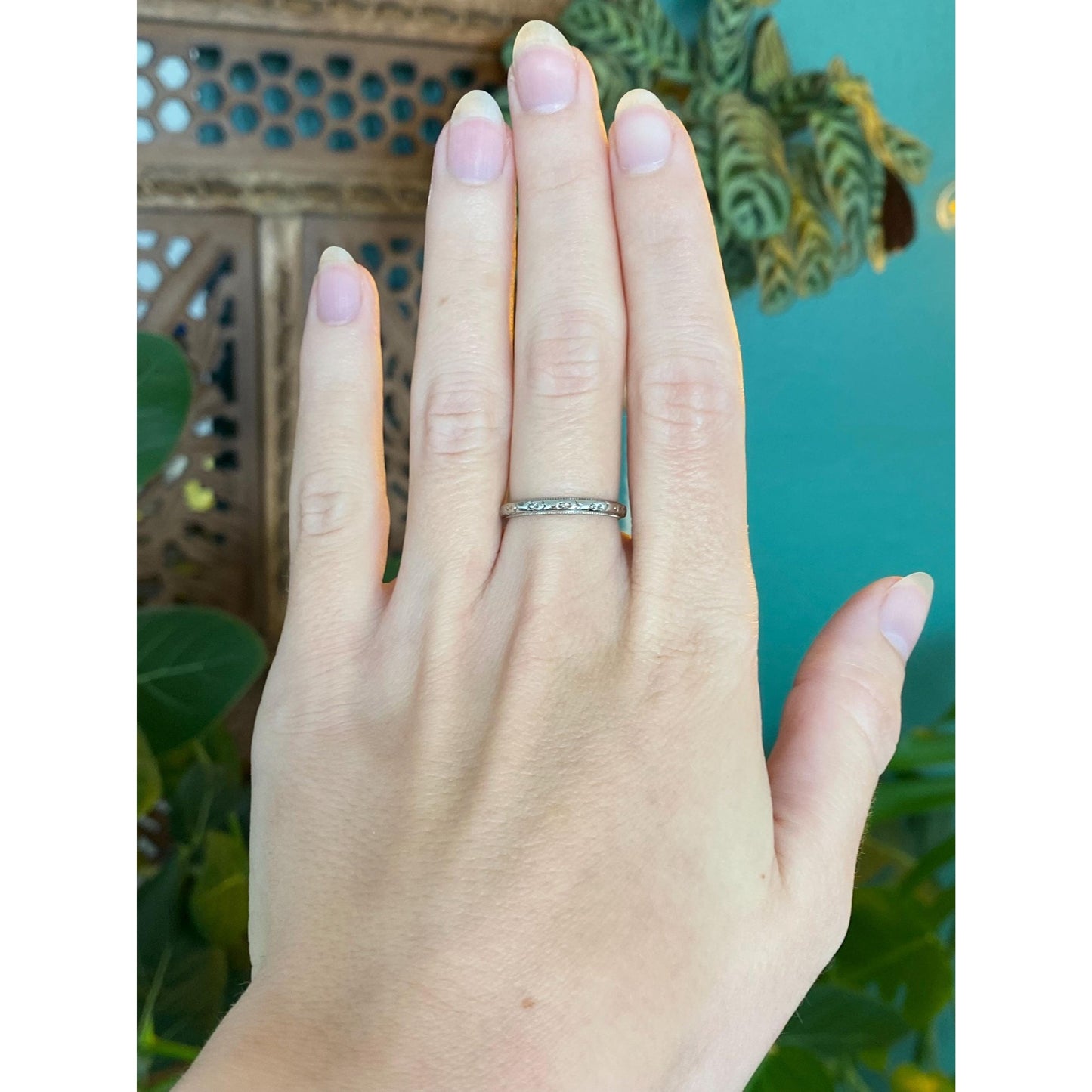 Vintage Solid 18k White Gold Designed Ring Band - Size 6.25