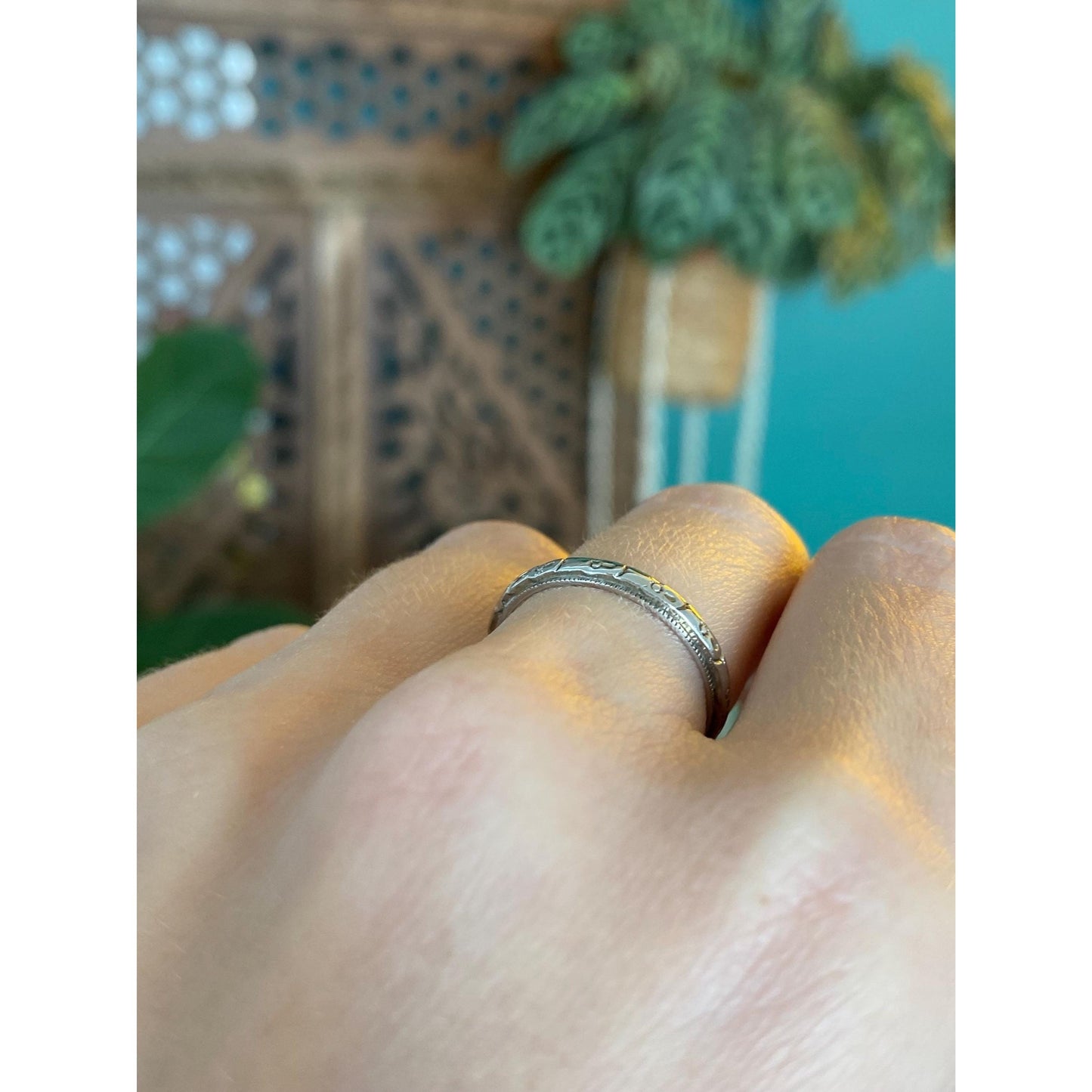 Vintage Solid 18k White Gold Designed Ring Band - Size 6.25