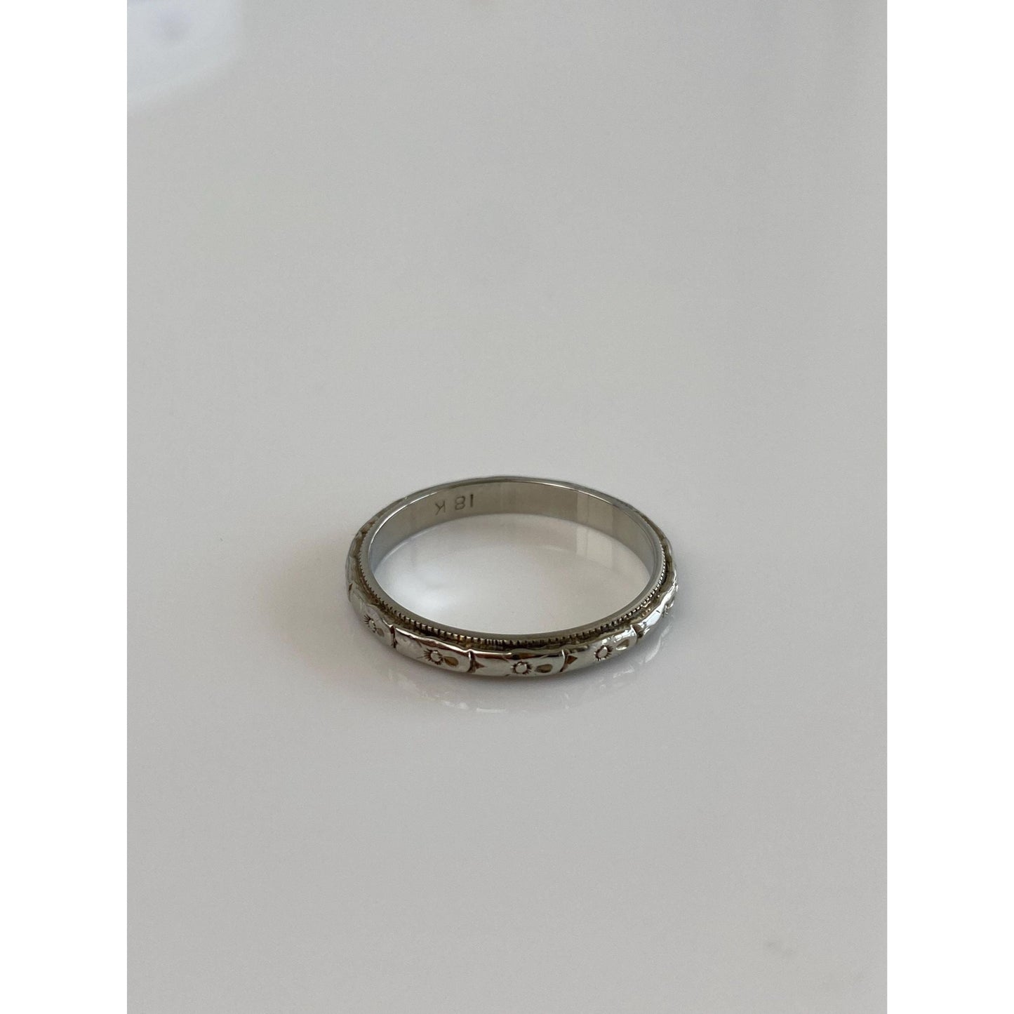 Vintage Solid 18k White Gold Designed Ring Band - Size 6.25