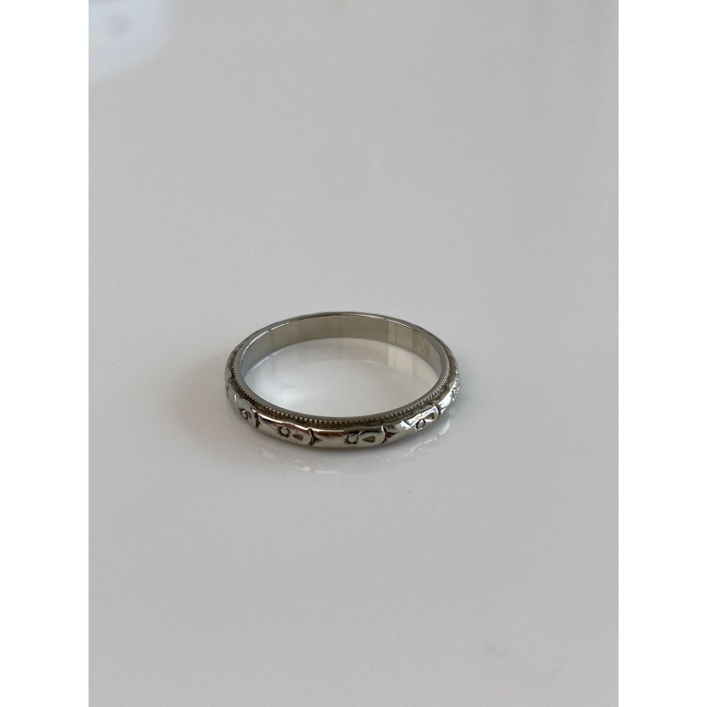 Vintage Solid 18k White Gold Designed Ring Band - Size 6.25