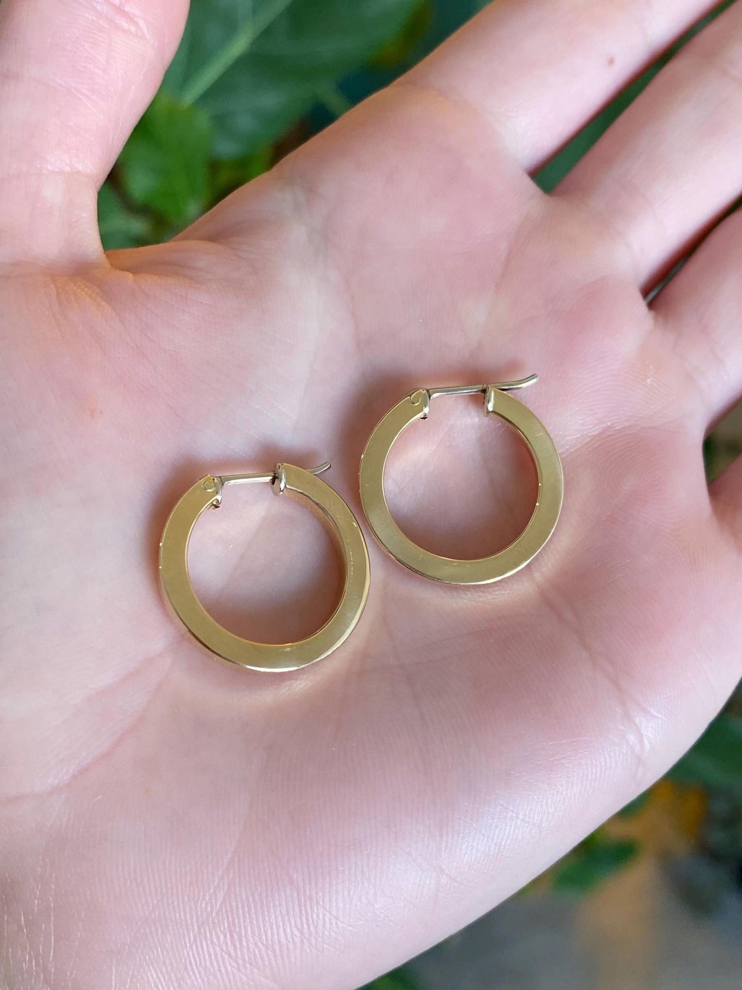 Vintage 18k Yellow Gold Square Edge Hoop Earrings