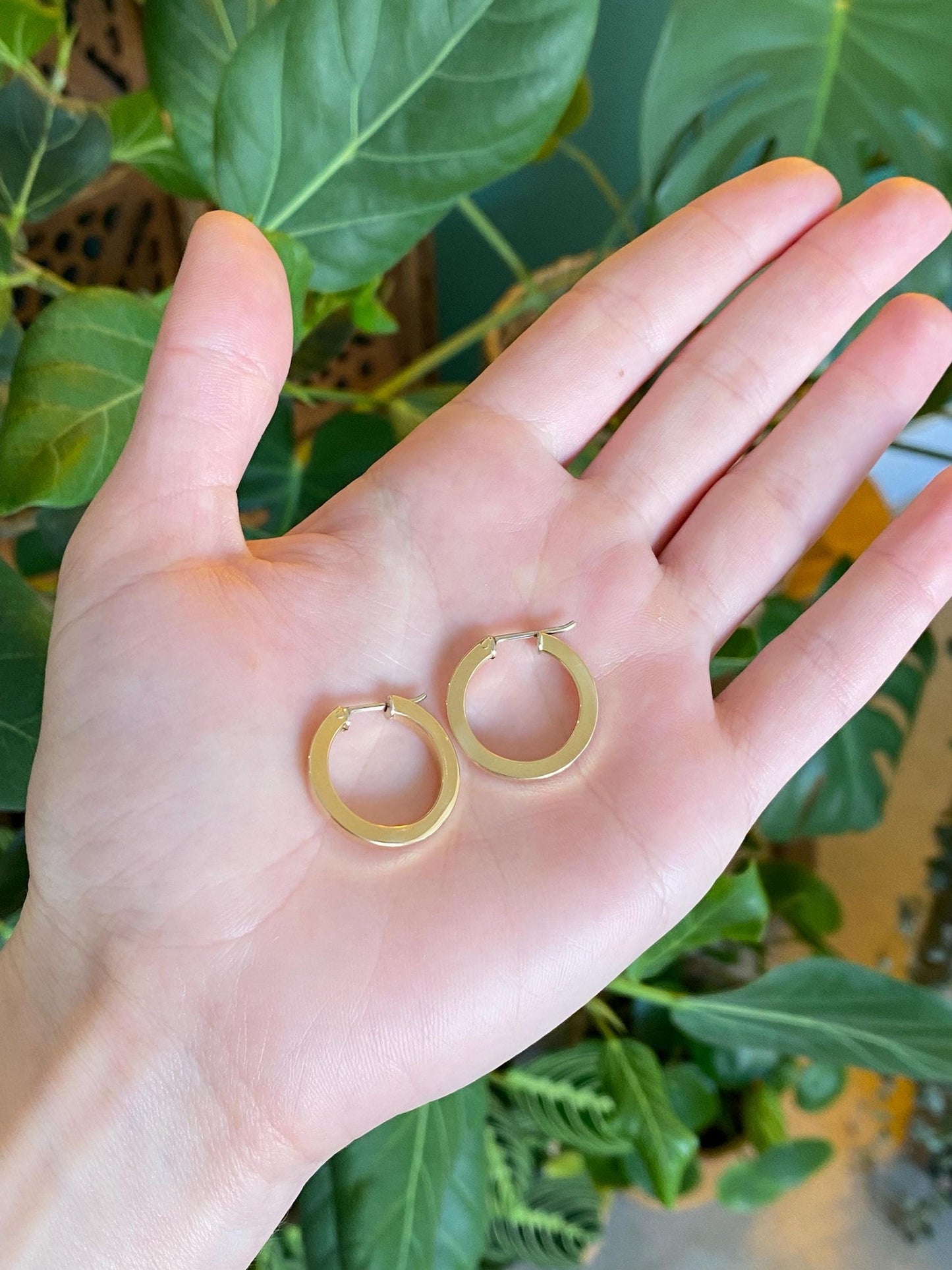 Vintage 18k Yellow Gold Square Edge Hoop Earrings