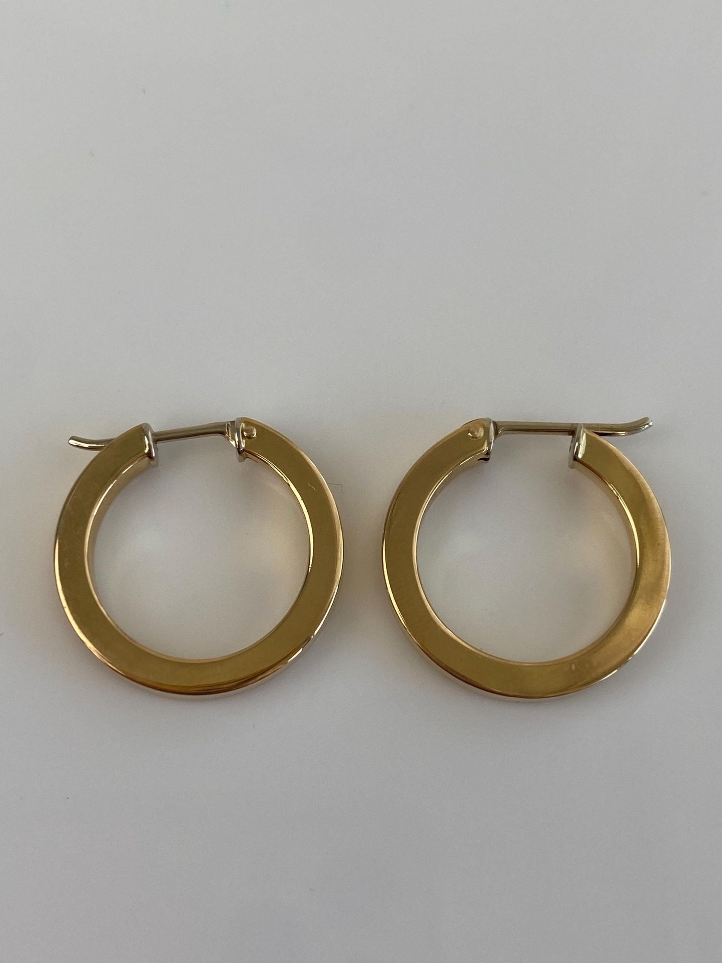 Vintage 18k Yellow Gold Square Edge Hoop Earrings
