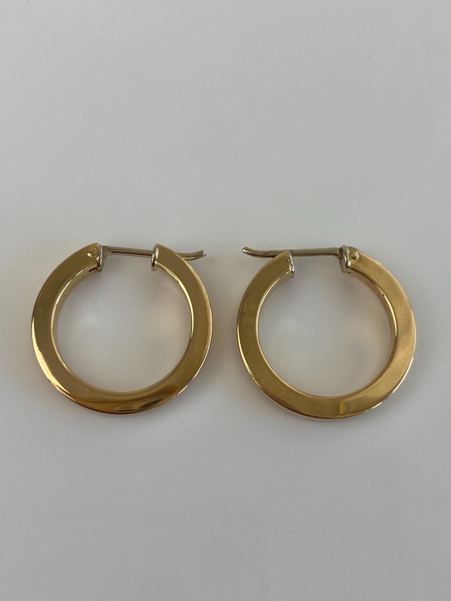 Vintage 18k Yellow Gold Square Edge Hoop Earrings
