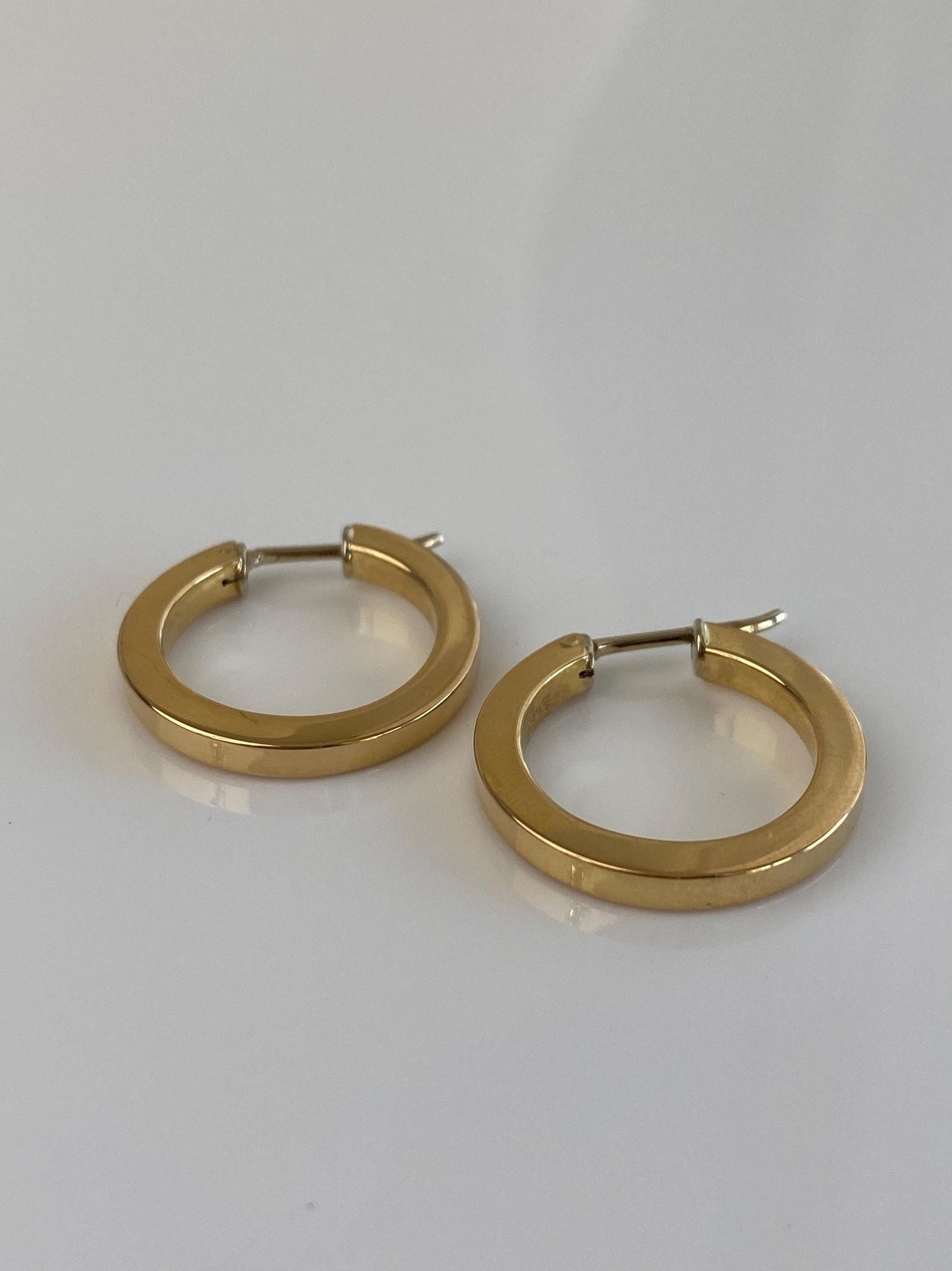 Vintage 18k Yellow Gold Square Edge Hoop Earrings