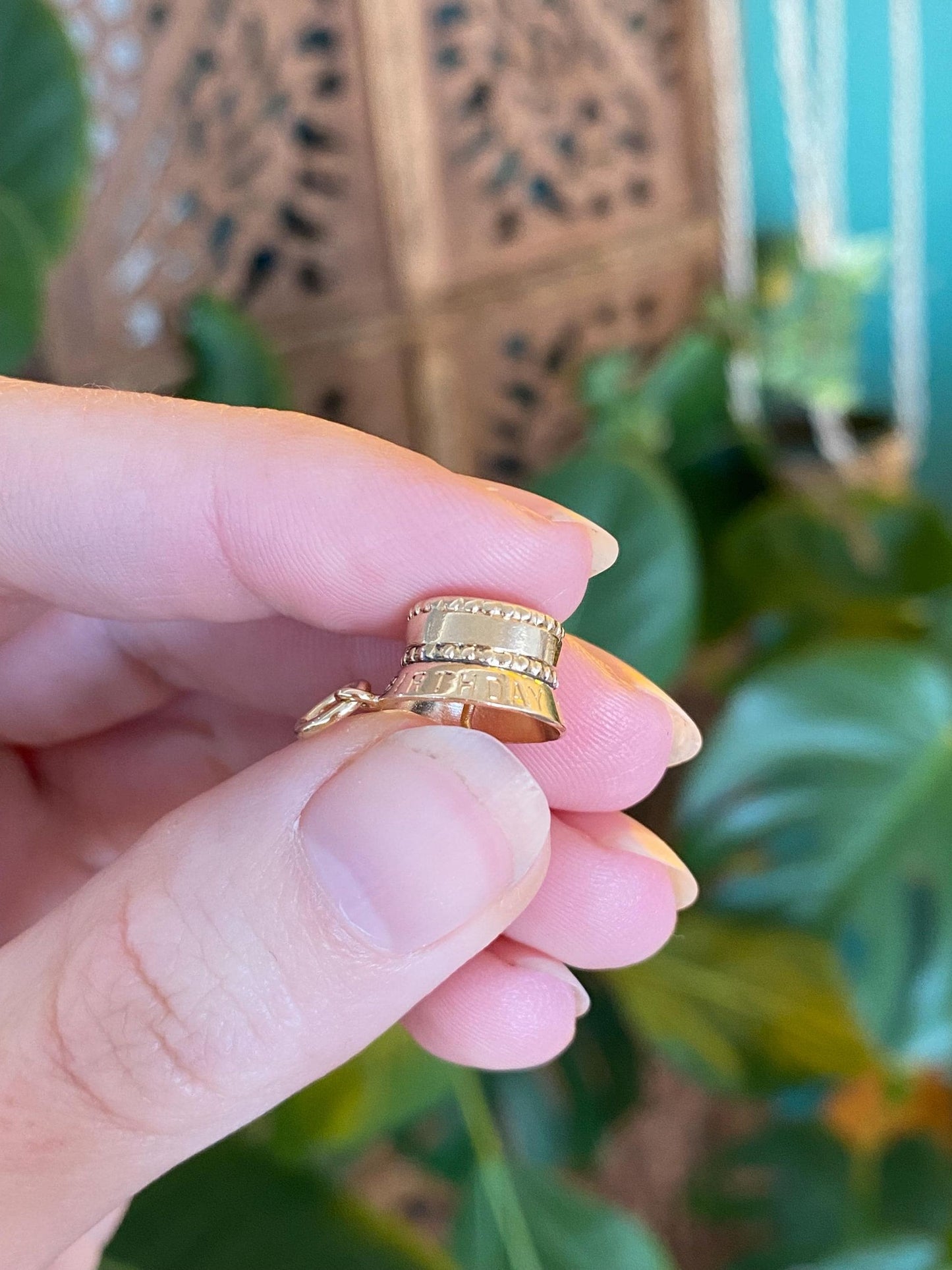 Vintage Solid 10k Yellow Gold Articulated Happy Birthday Cake Charm