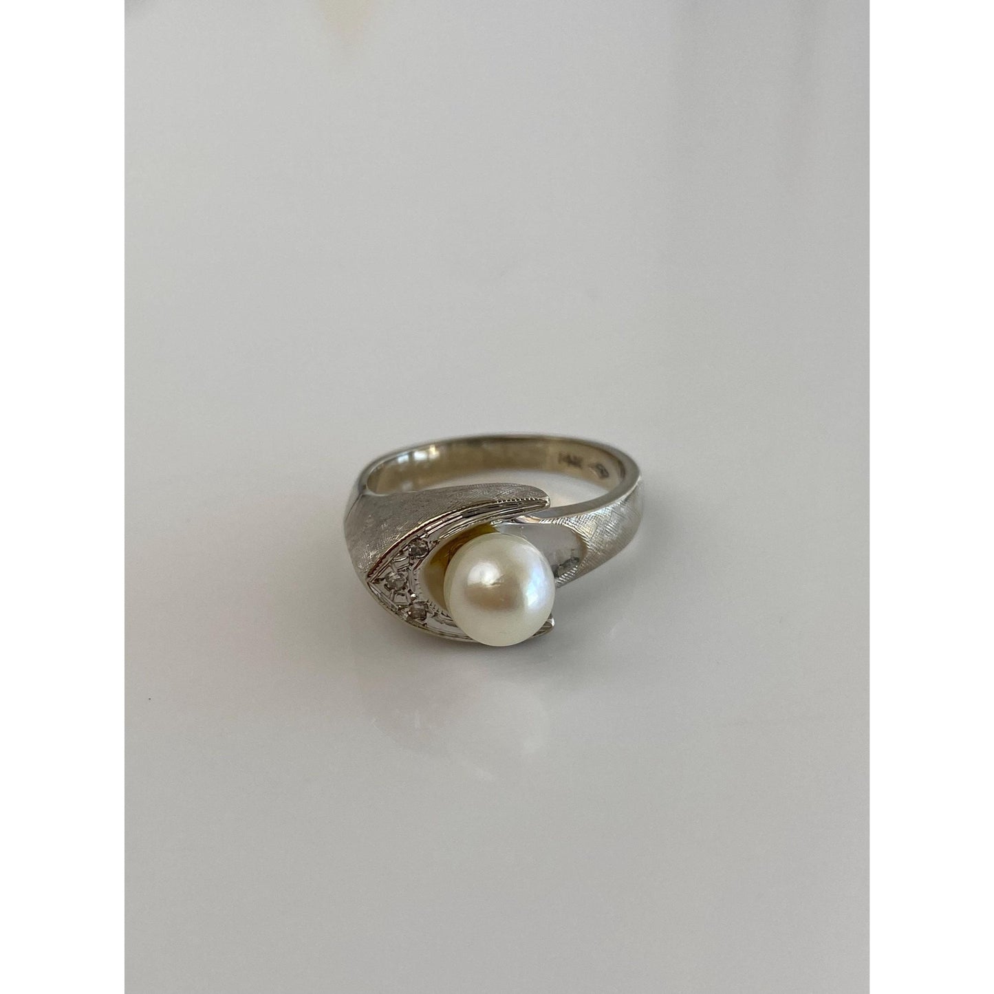 Vintage Solid 14k White Gold Diamond Pearl Ring - Size 7.75