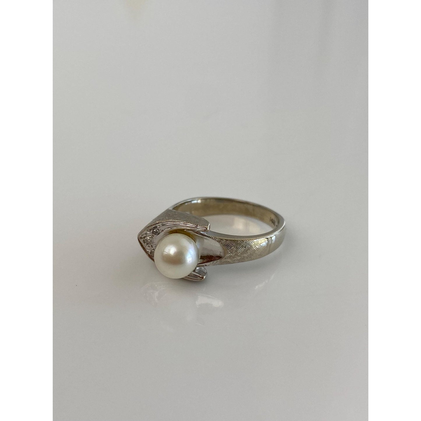 Vintage Solid 14k White Gold Diamond Pearl Ring - Size 7.75