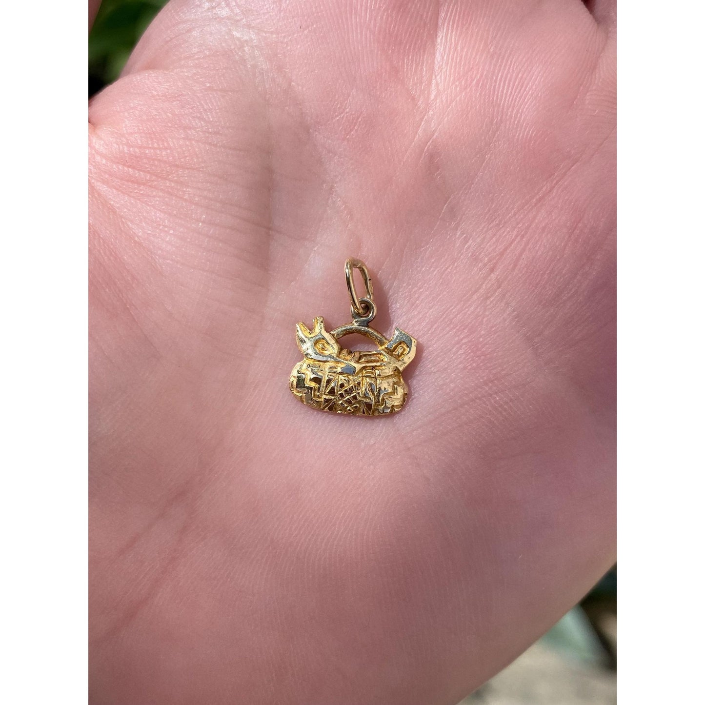 Vintage Solid 18k Yellow Gold Charm