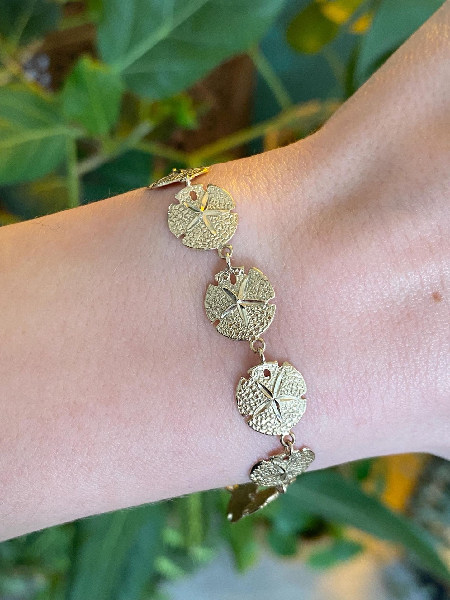 Vintage Solid 14k Yellow Gold Sand Dollar Link Bracelet - 7.25 inches