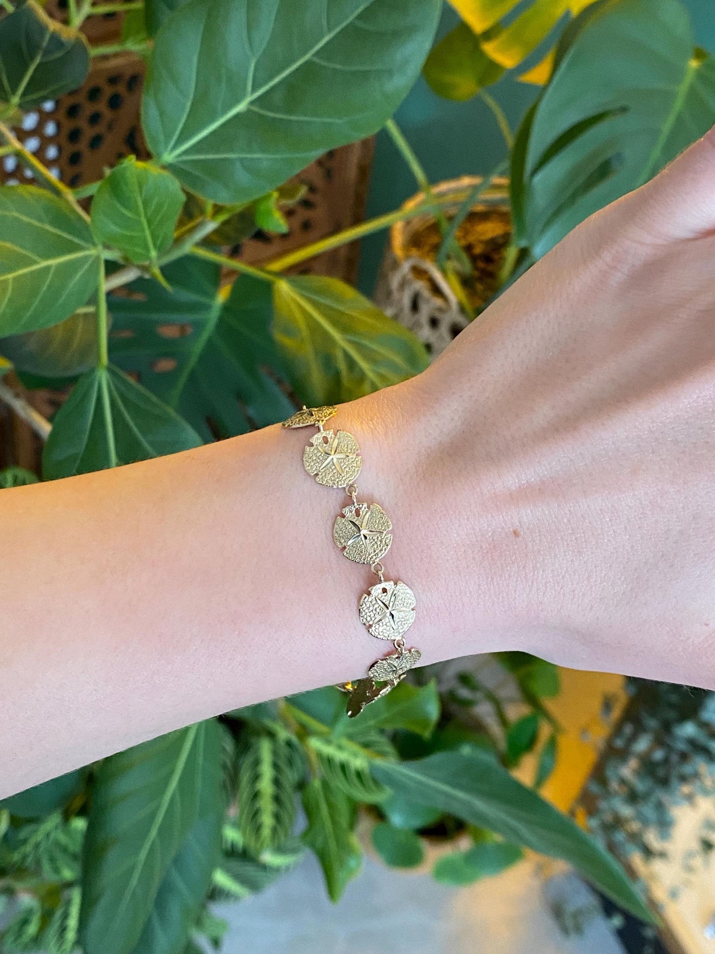 Vintage Solid 14k Yellow Gold Sand Dollar Link Bracelet - 7.25 inches