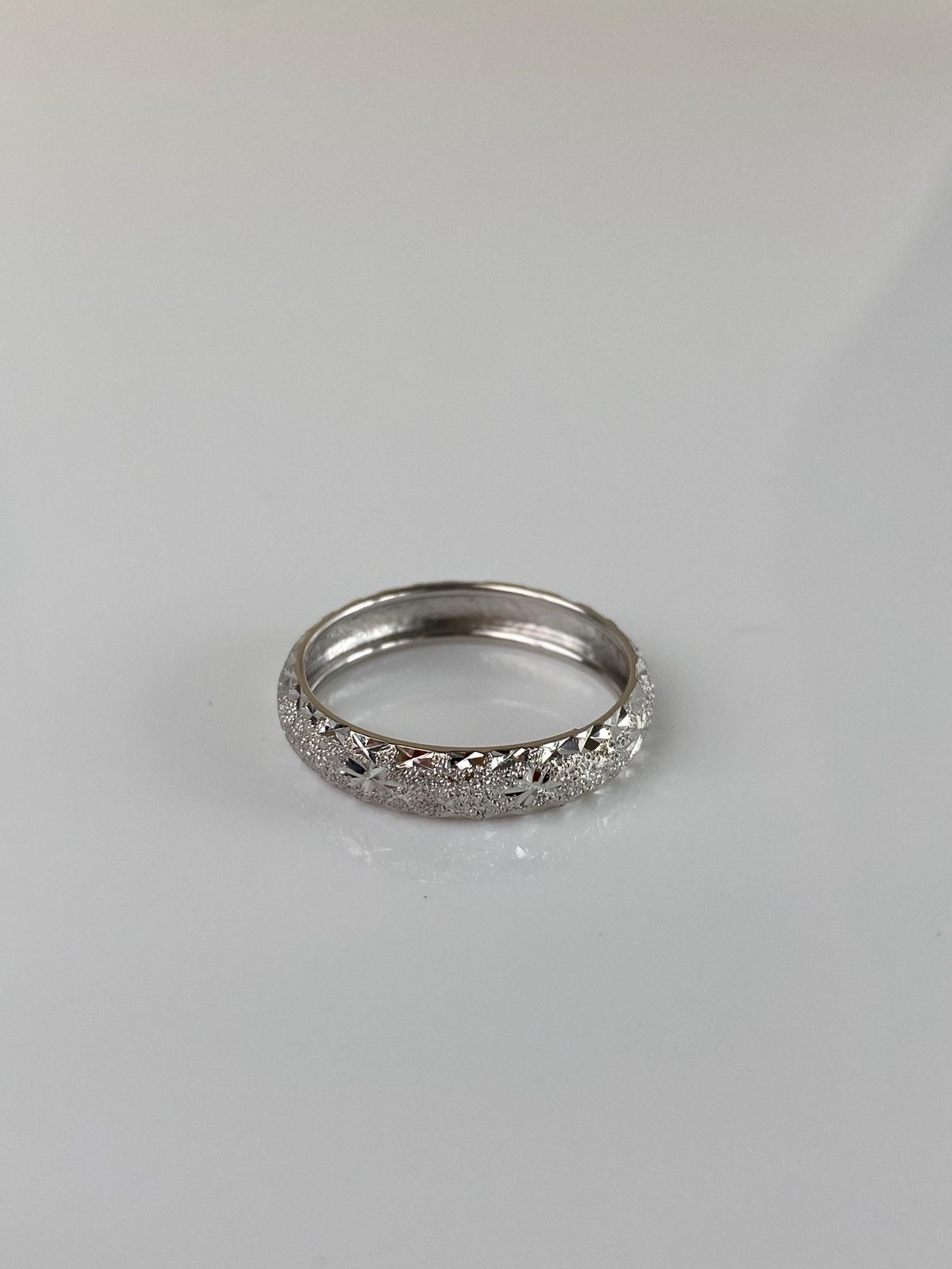 Vintage Solid 14k White Gold Diamond Cut Satin Ring Band - Size 6.5