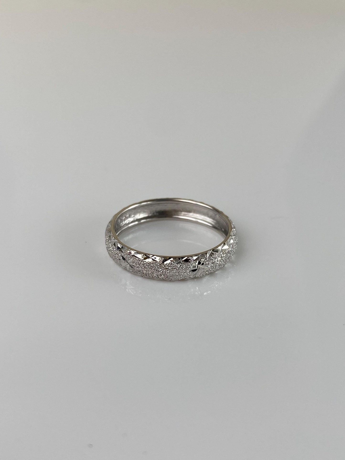 Vintage Solid 14k White Gold Diamond Cut Satin Ring Band - Size 6.5