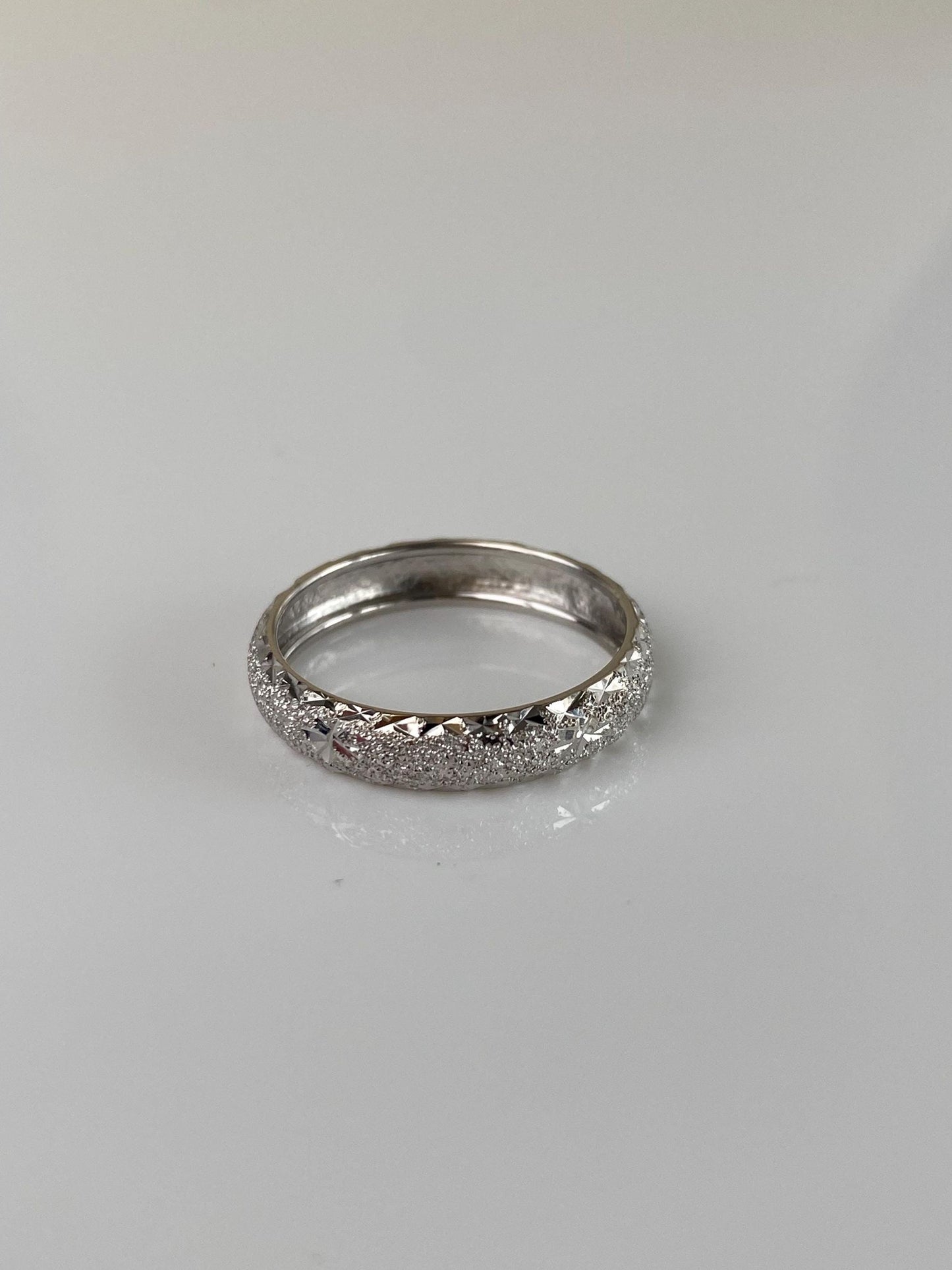 Vintage Solid 14k White Gold Diamond Cut Satin Ring Band - Size 6.5
