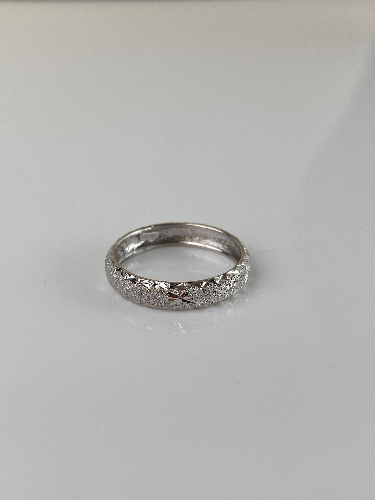 Vintage Solid 14k White Gold Diamond Cut Satin Ring Band - Size 6.5