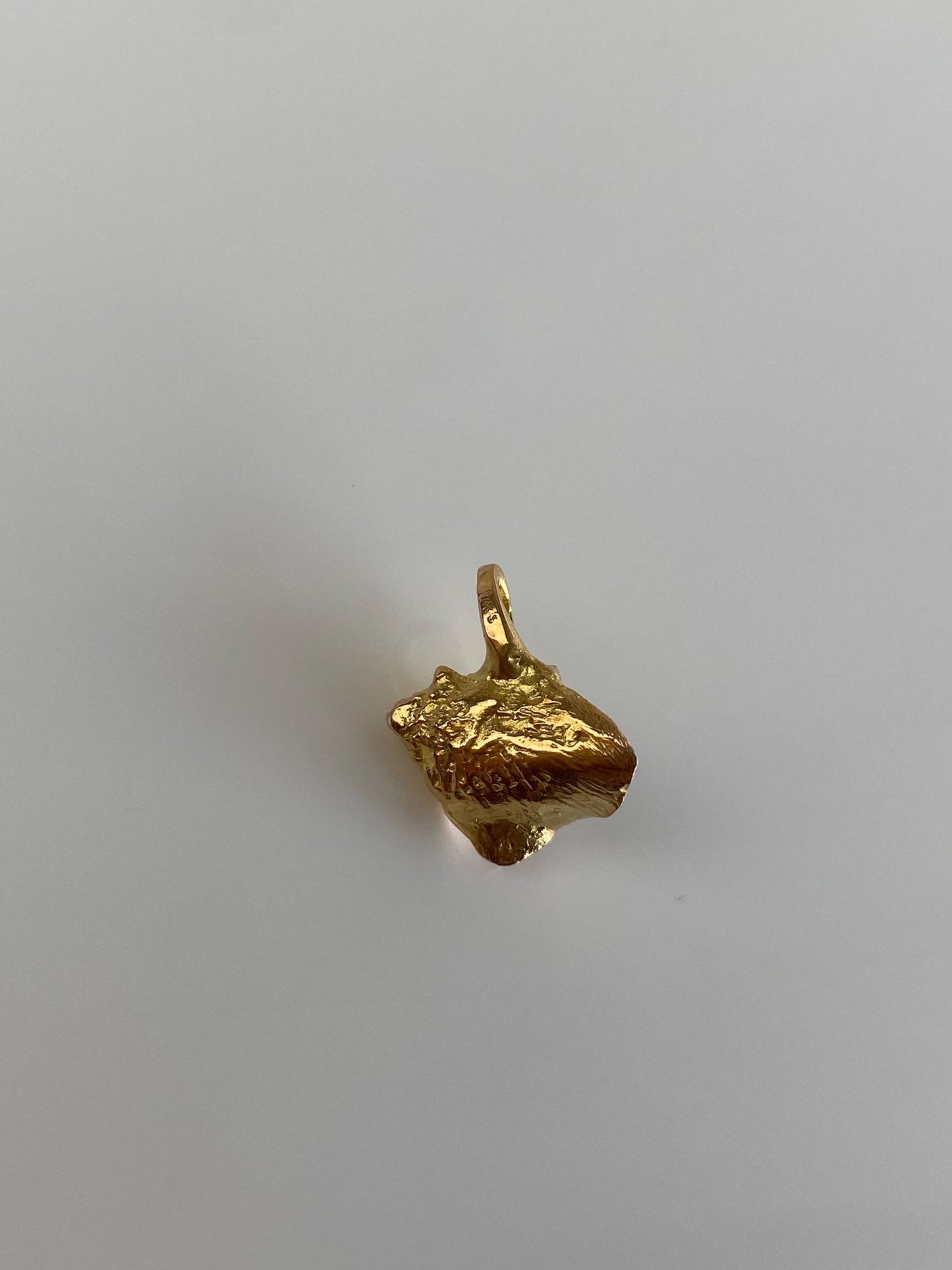 Vintage Solid 18k Yellow Gold Seashell Charm