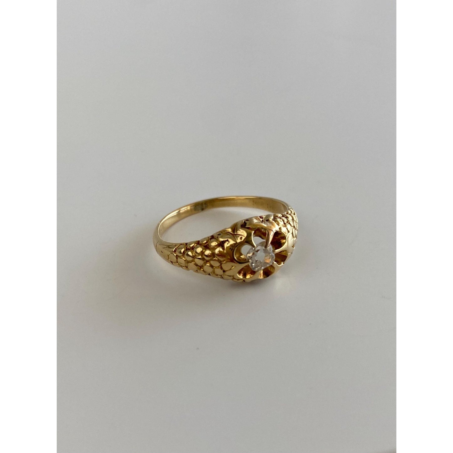 Solid 14k Yellow Gold Old Mine Cut Solitaire Diamond Fish Scale Pattern Ring - Size 6.25