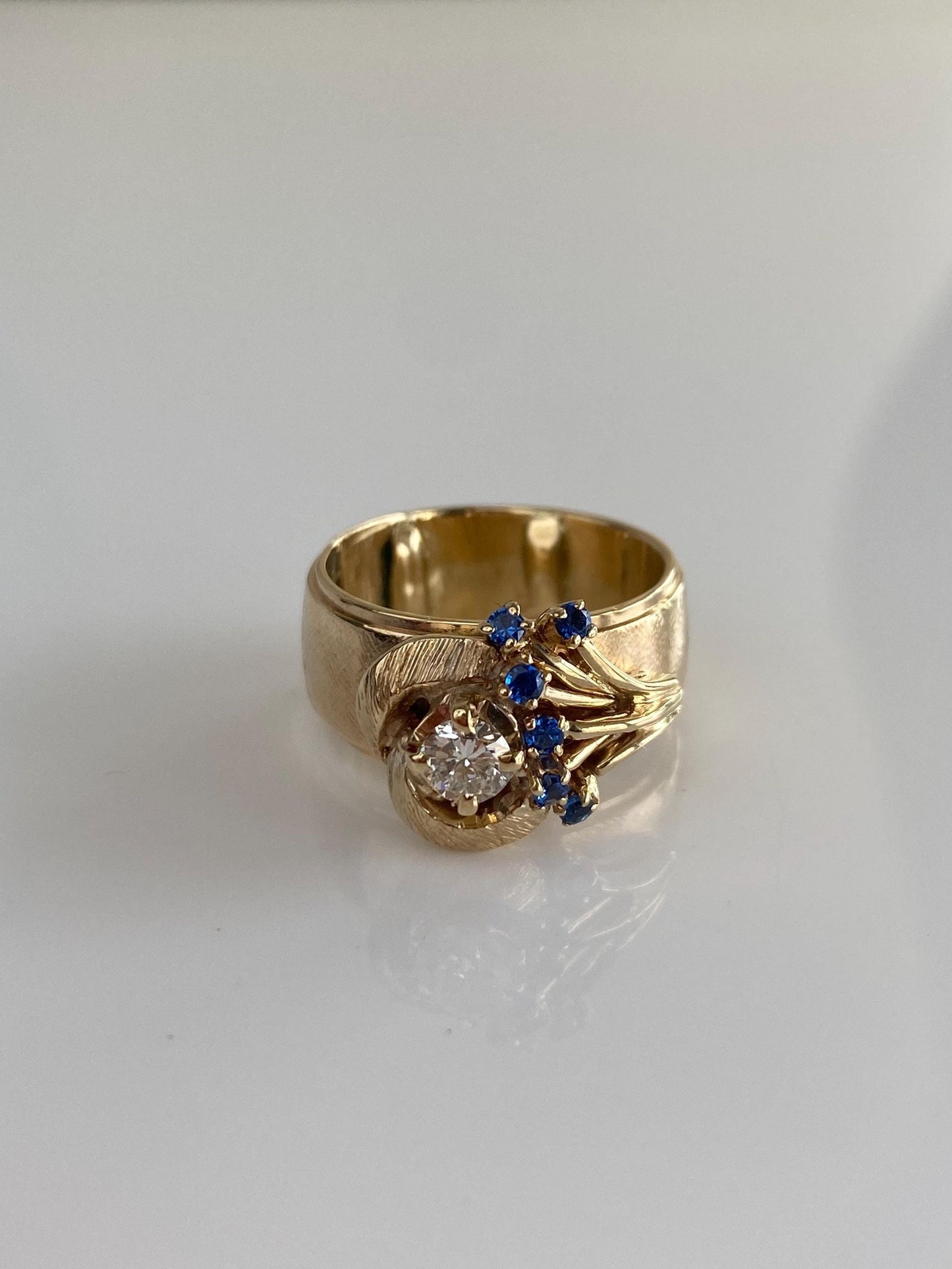Vintage Solid 14k Yellow Gold Diamond Blue Spinel Ring Band - Size 6