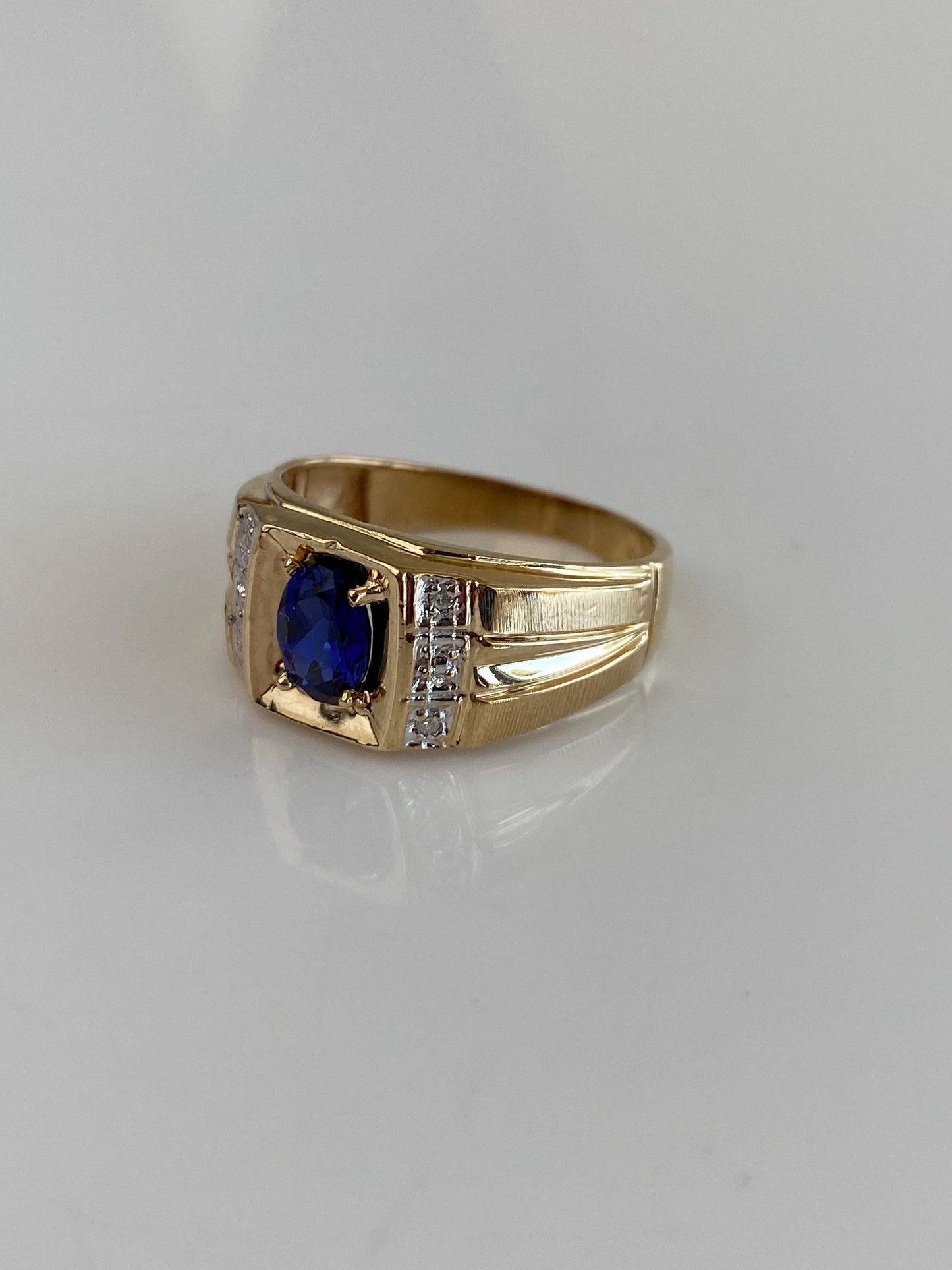 Vintage Solid 10k Yellow Gold Diamond Blue Sapphire Ring Band - Size 9.75