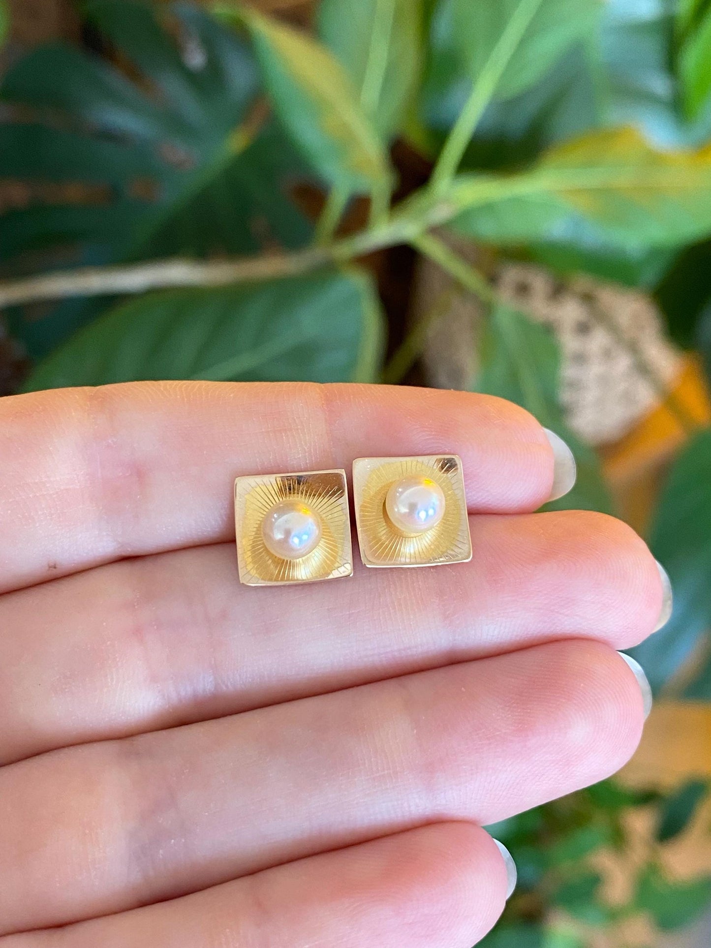 Vintage Solid 14k Yellow Gold Pearl Square Stud Earrings