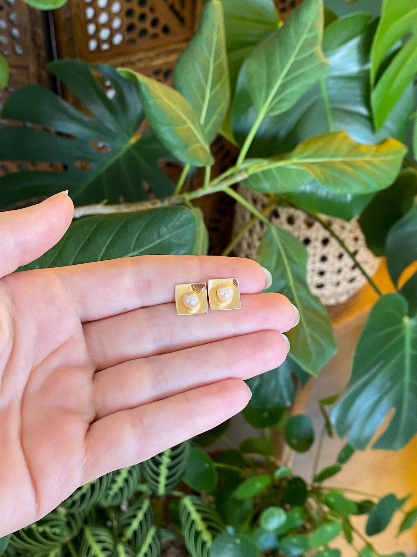 Vintage Solid 14k Yellow Gold Pearl Square Stud Earrings