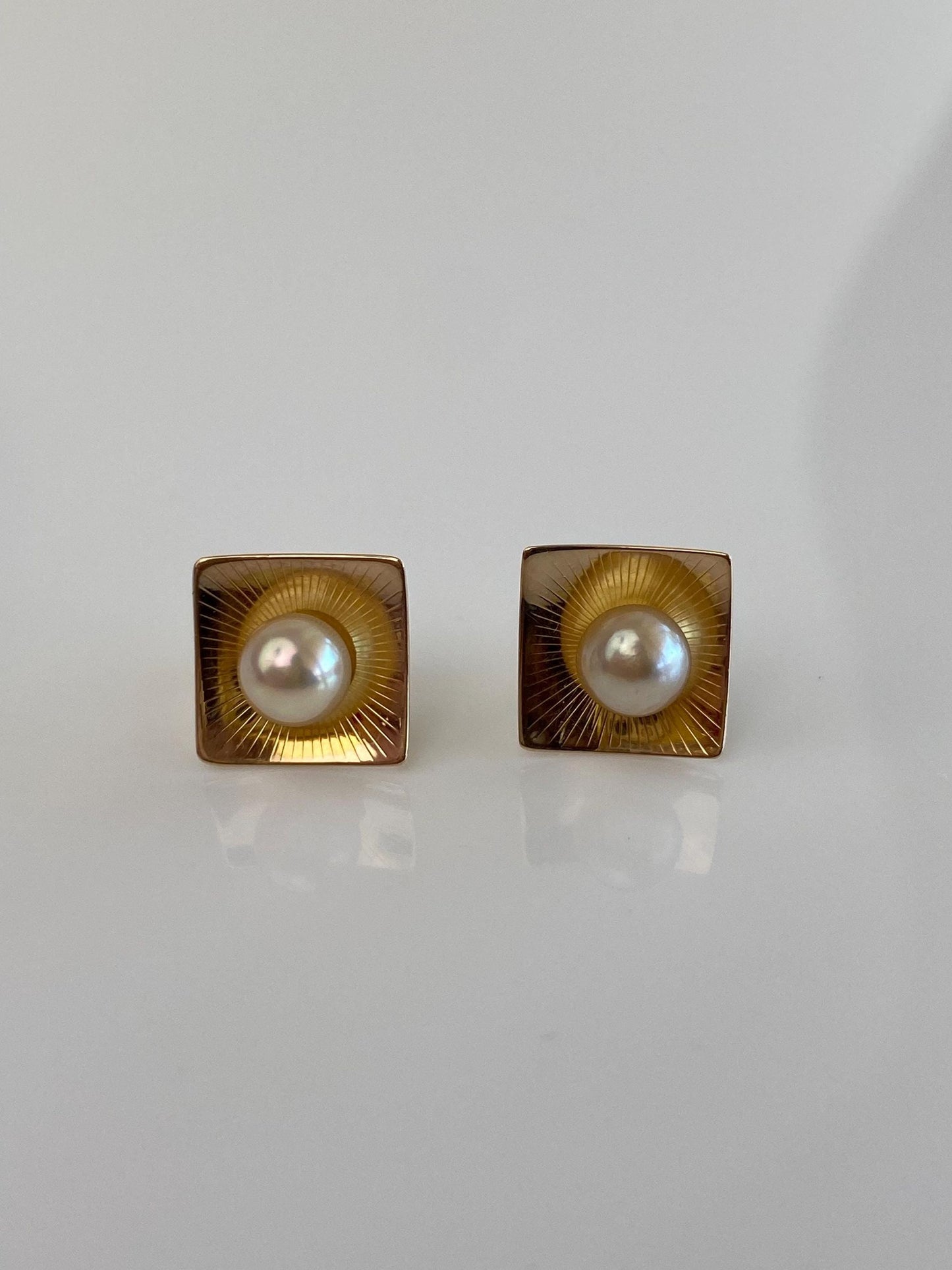 Vintage Solid 14k Yellow Gold Pearl Square Stud Earrings