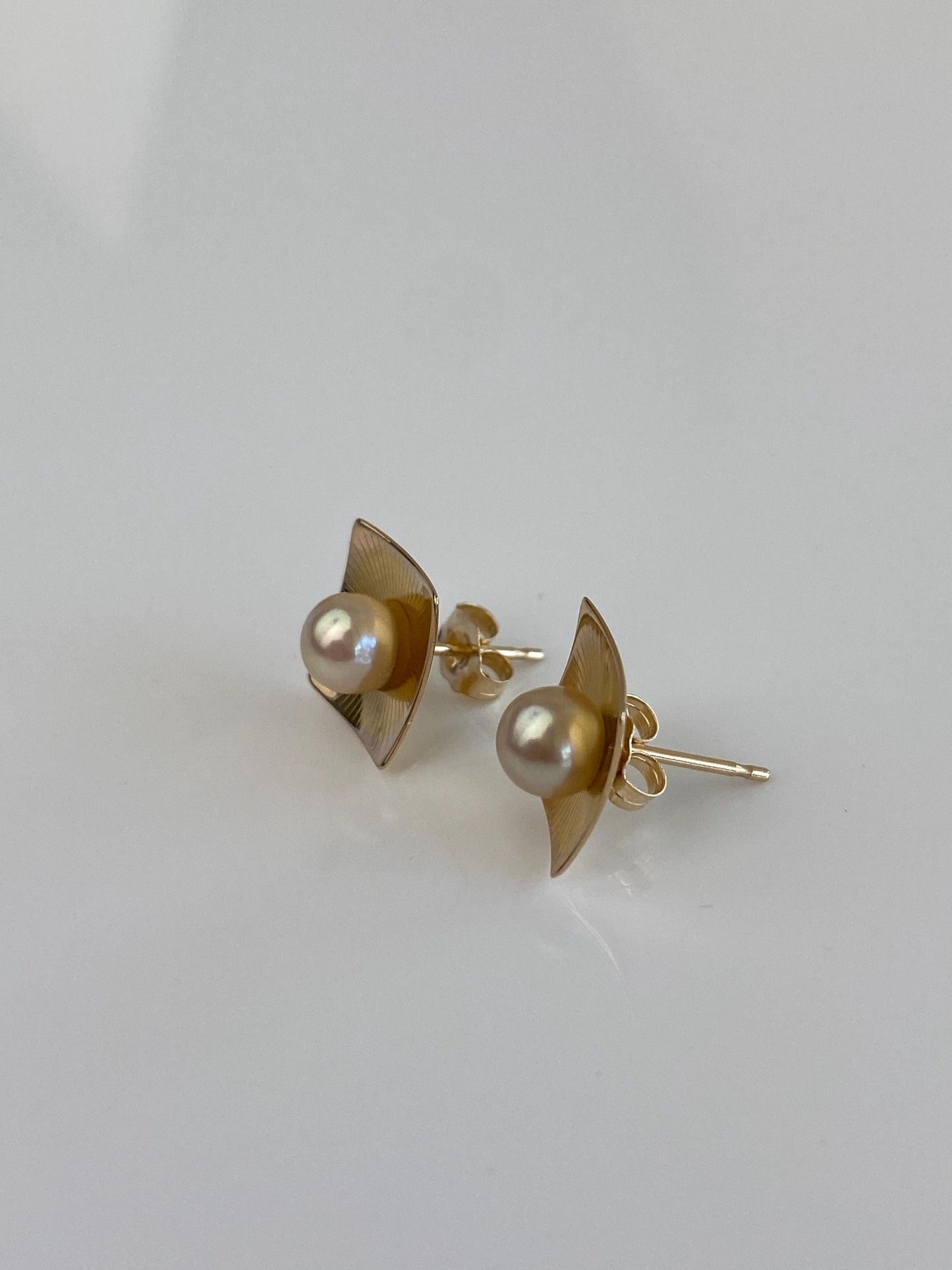 Vintage Solid 14k Yellow Gold Pearl Square Stud Earrings