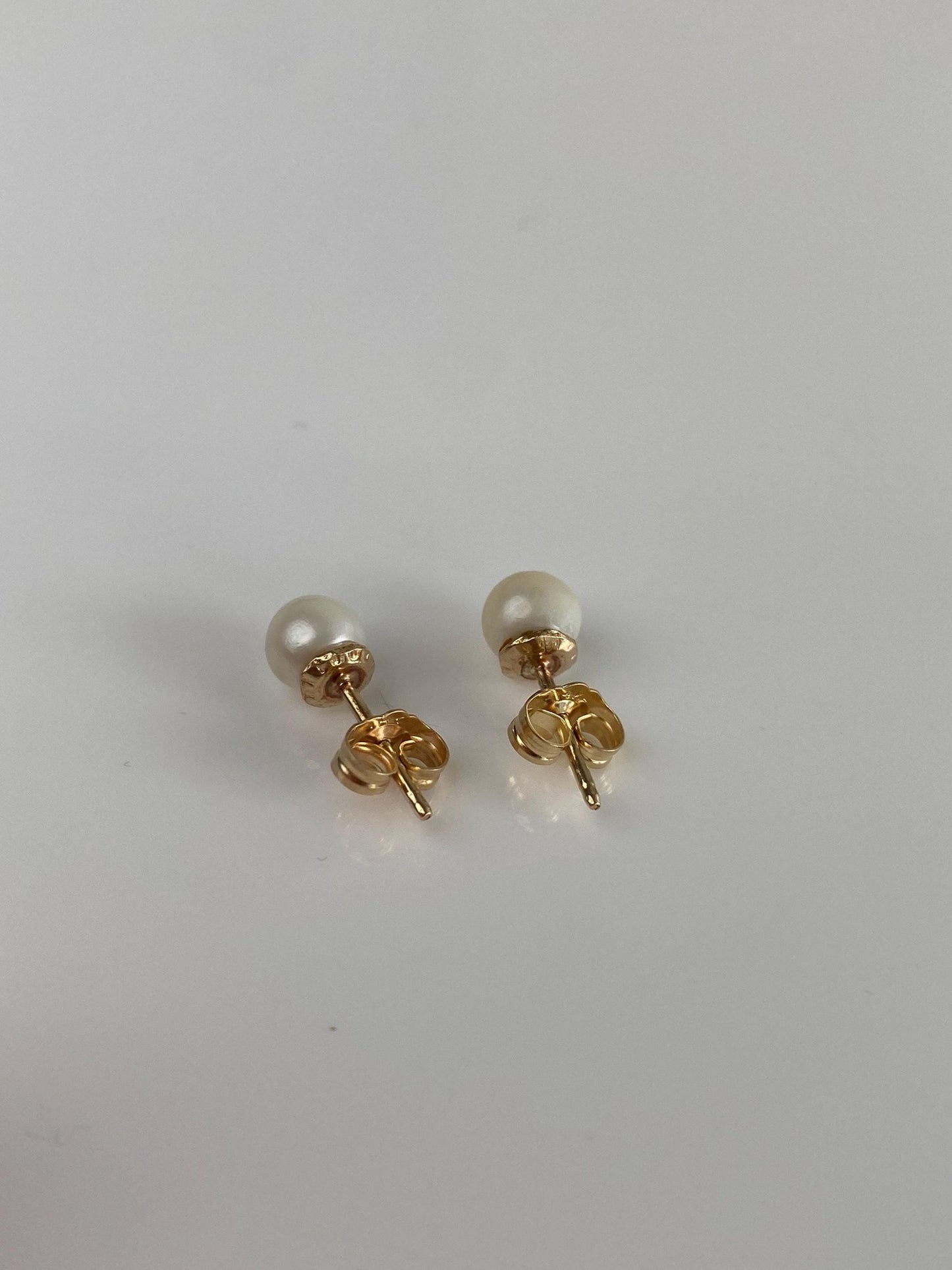 Vintage Solid 14k Yellow Gold Pearl Stud Earrings