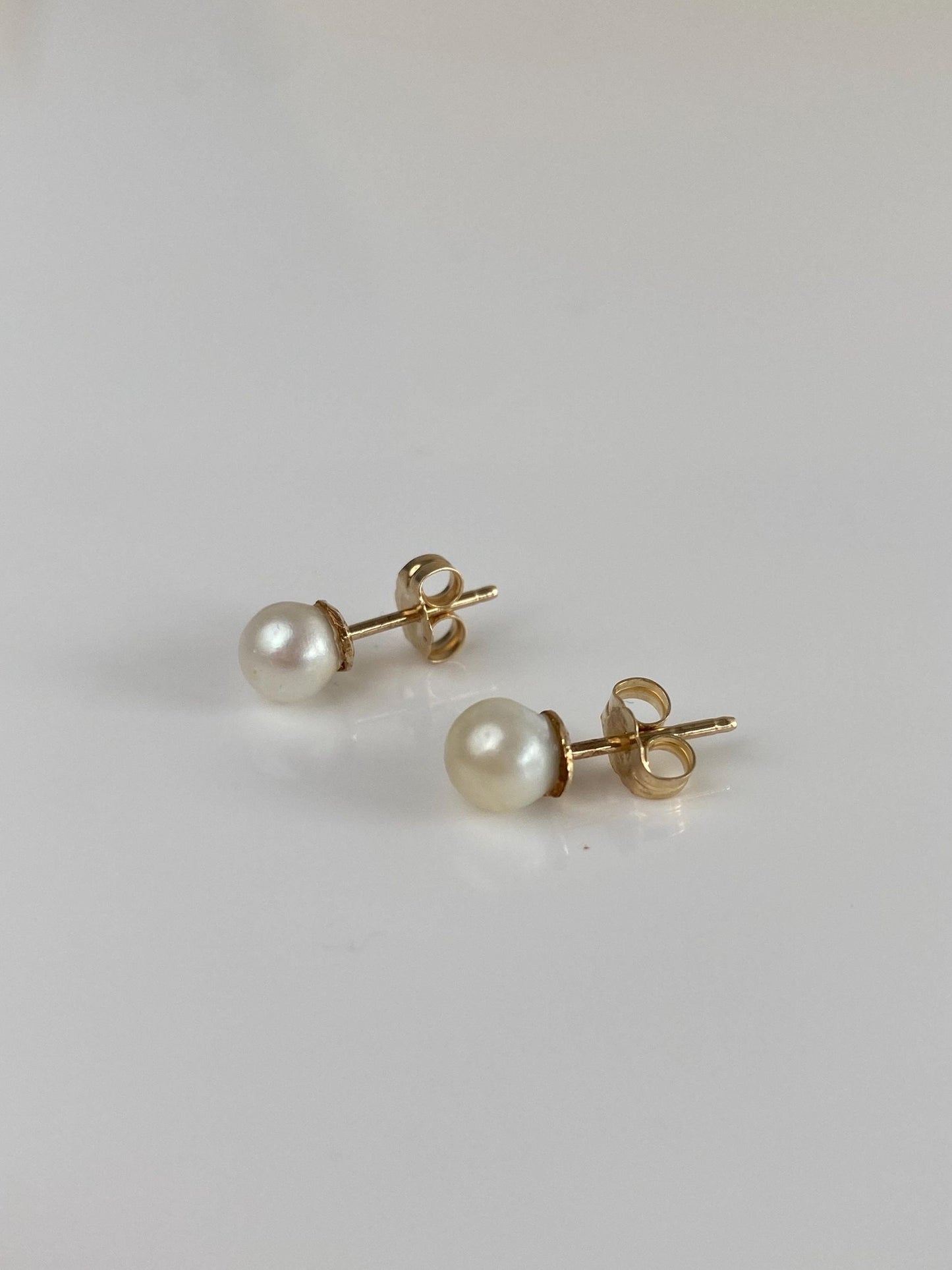 Vintage Solid 14k Yellow Gold Pearl Stud Earrings