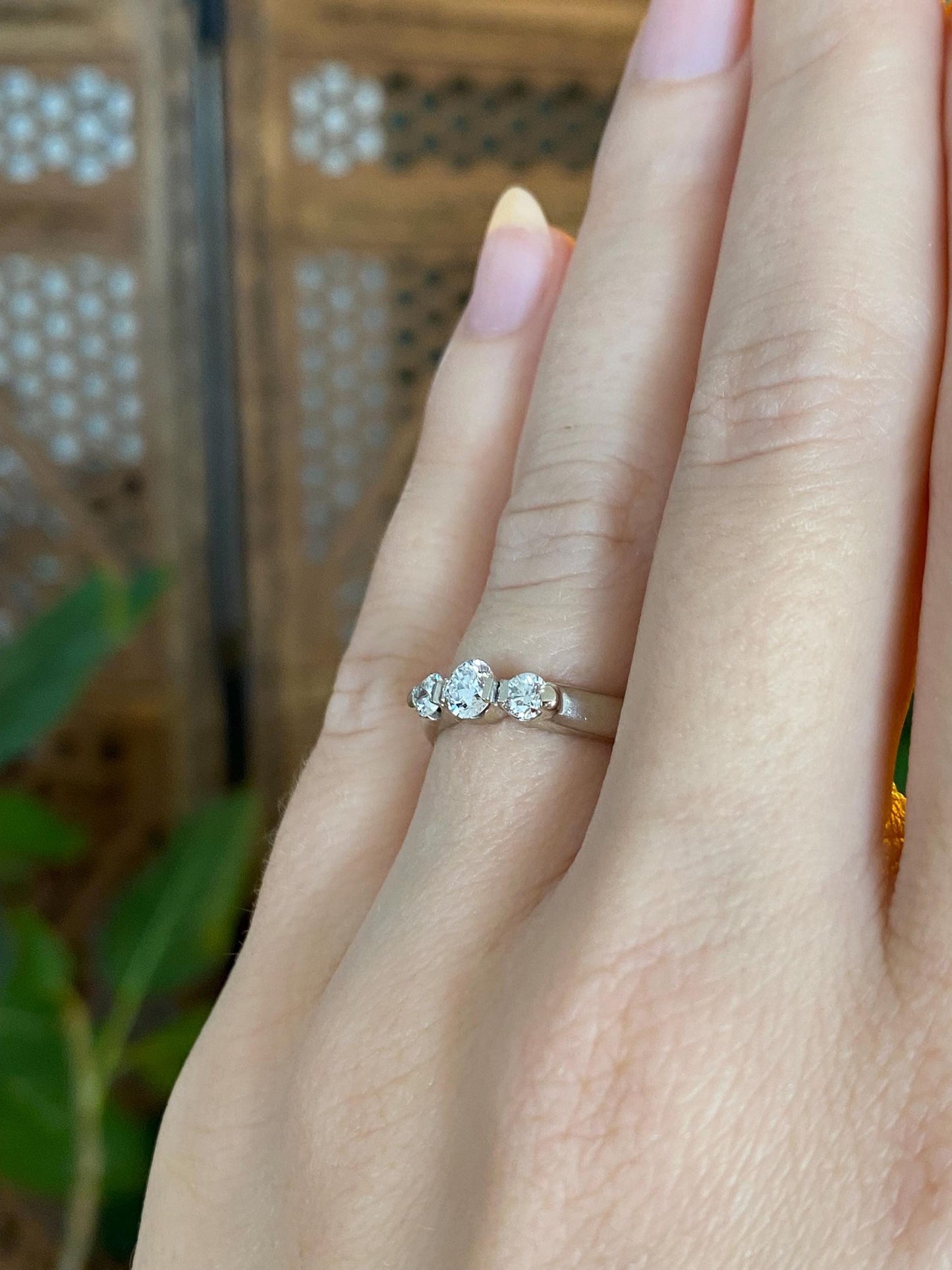 Vintage Solid 14k White Gold Diamonds Ring - Size 6.25
