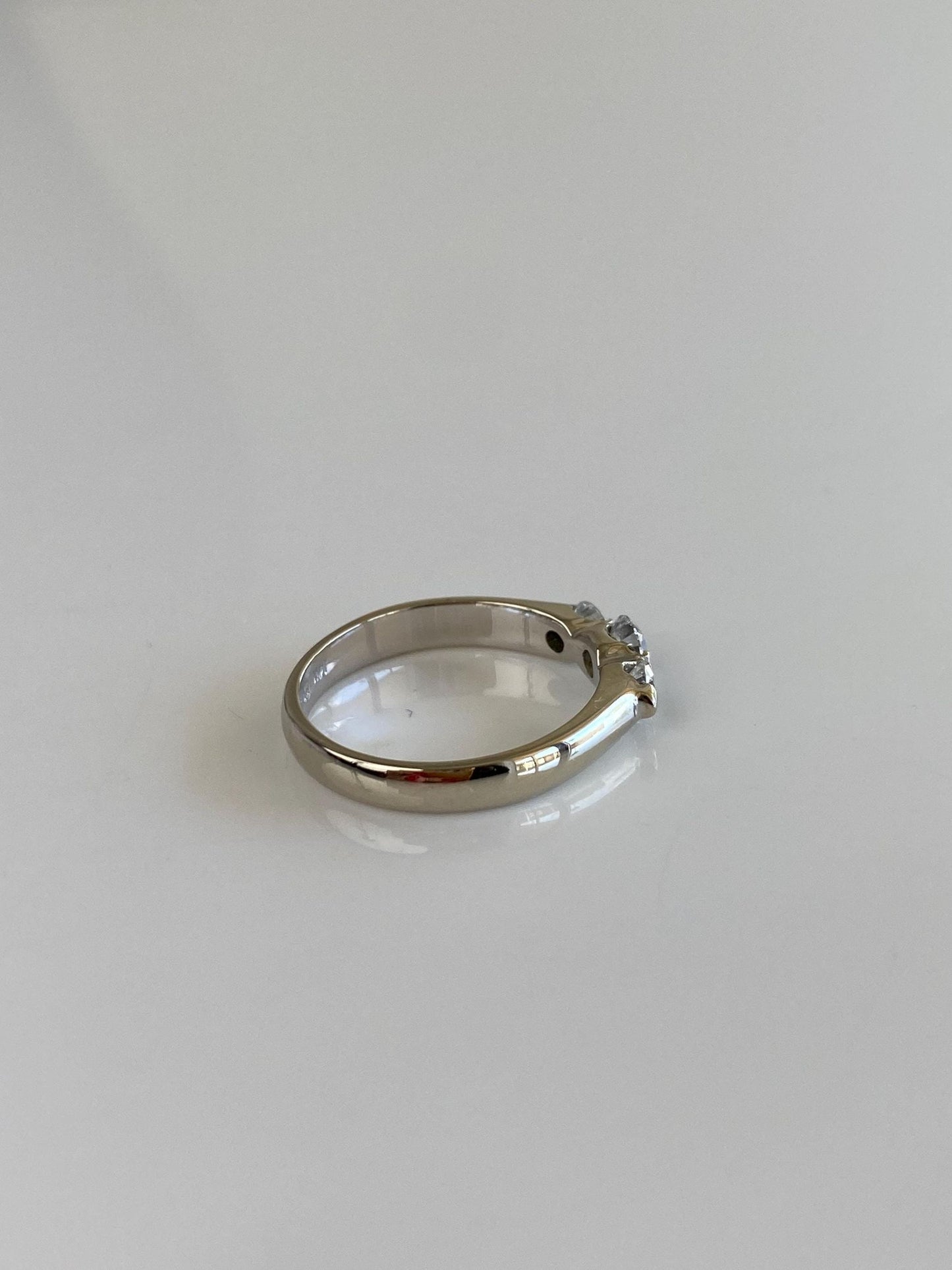 Vintage Solid 14k White Gold Diamonds Ring - Size 6.25