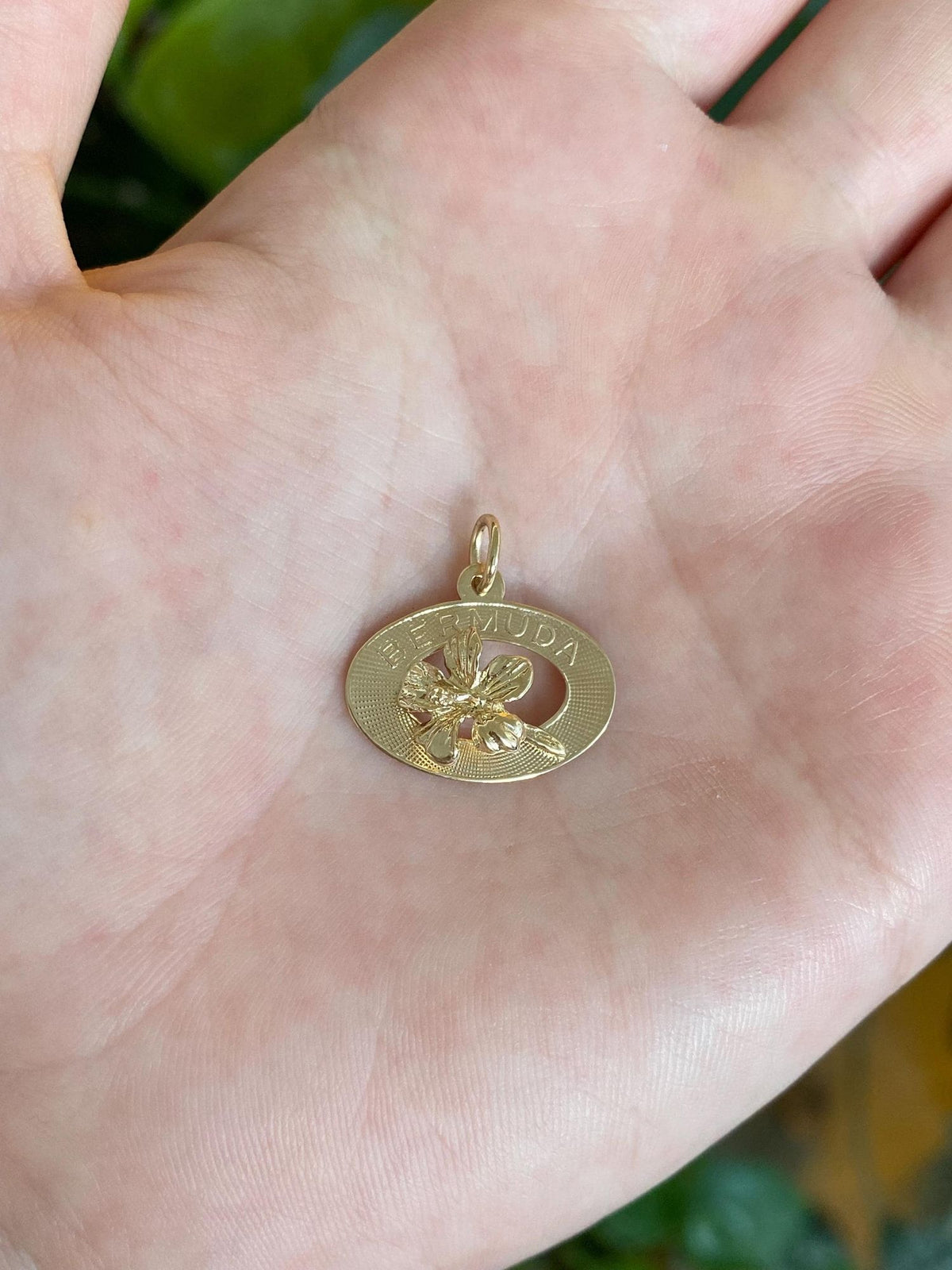 Vintage Solid 14k Yellow Gold Bermuda Flower Charm