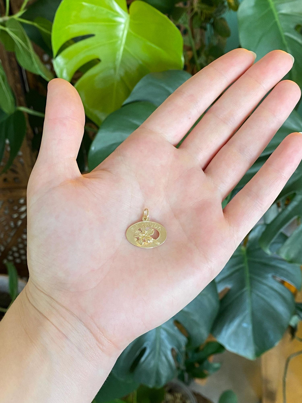 Vintage Solid 14k Yellow Gold Bermuda Flower Charm