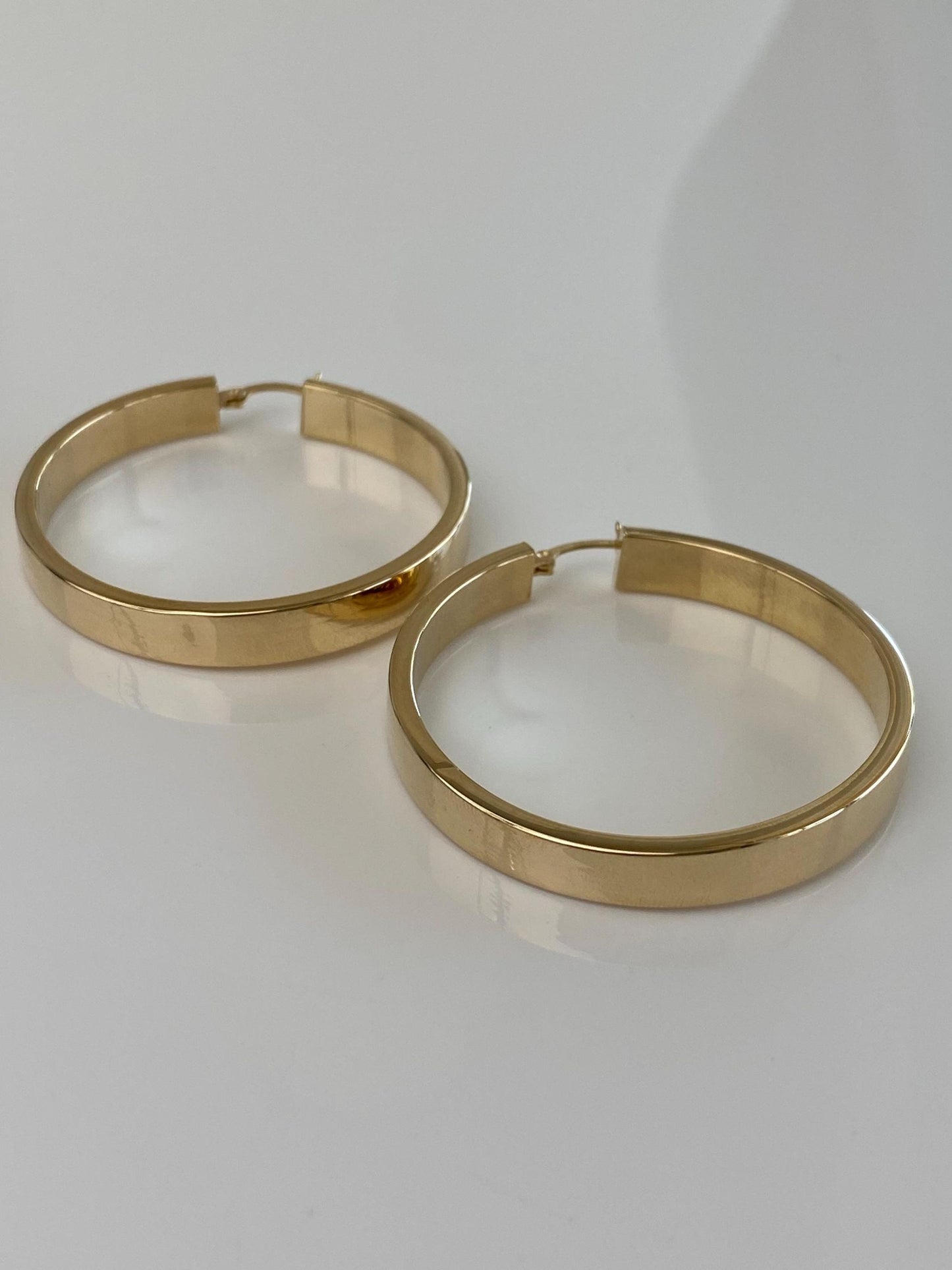 Vintage 14k Yellow Gold Straight Edge Hoop Earrings