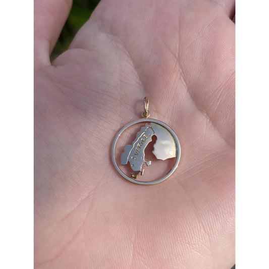 Vintage Solid 18k Rosey Gold Sverige Charm