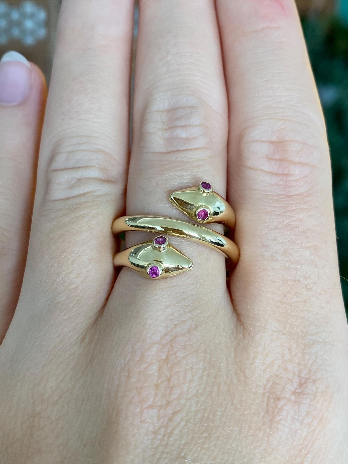Vintage Solid 18k Yellow Gold Ruby Eyes Snakes Coiled Ring - Size 7