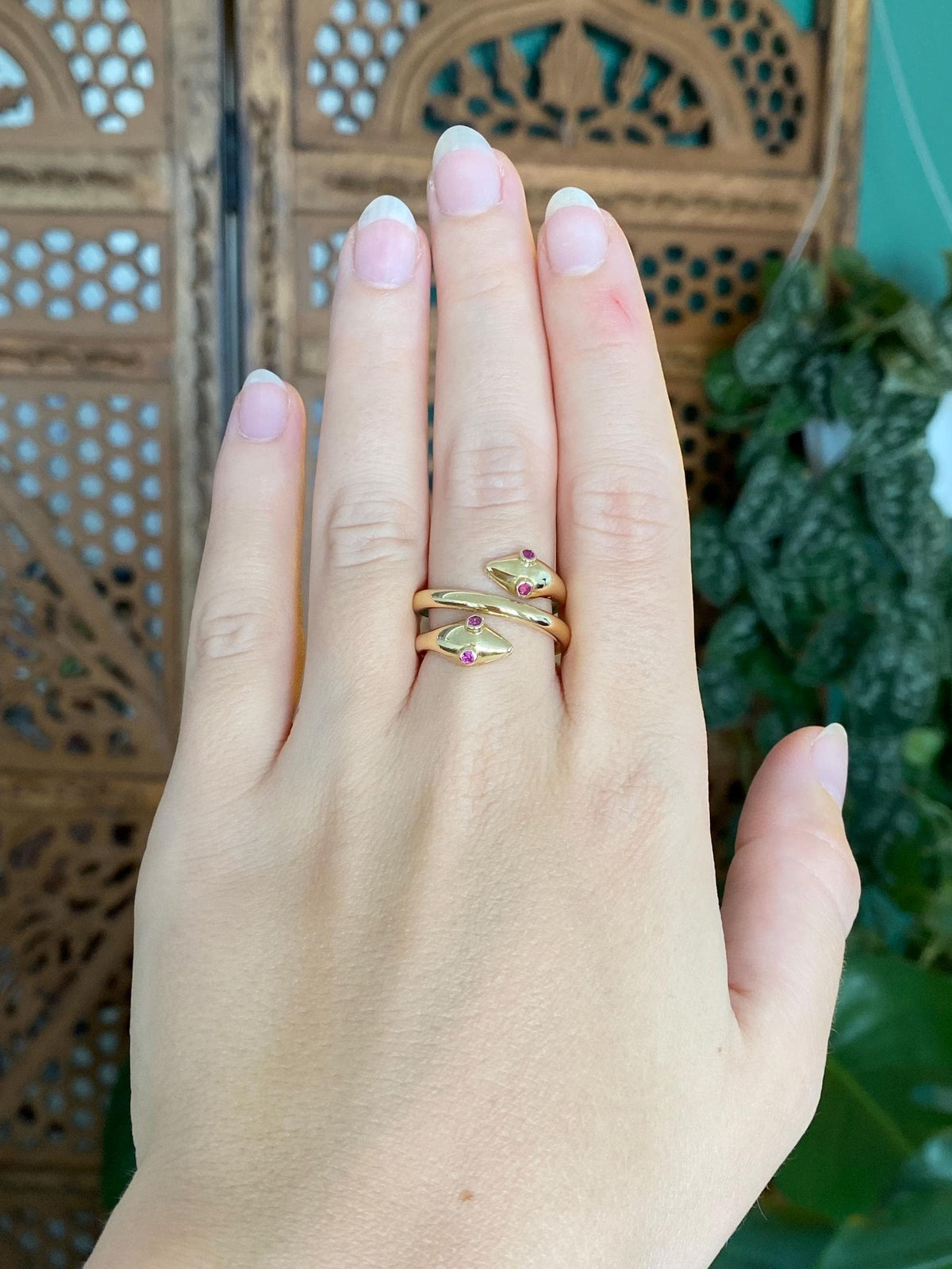 Vintage Solid 18k Yellow Gold Ruby Eyes Snakes Coiled Ring - Size 7