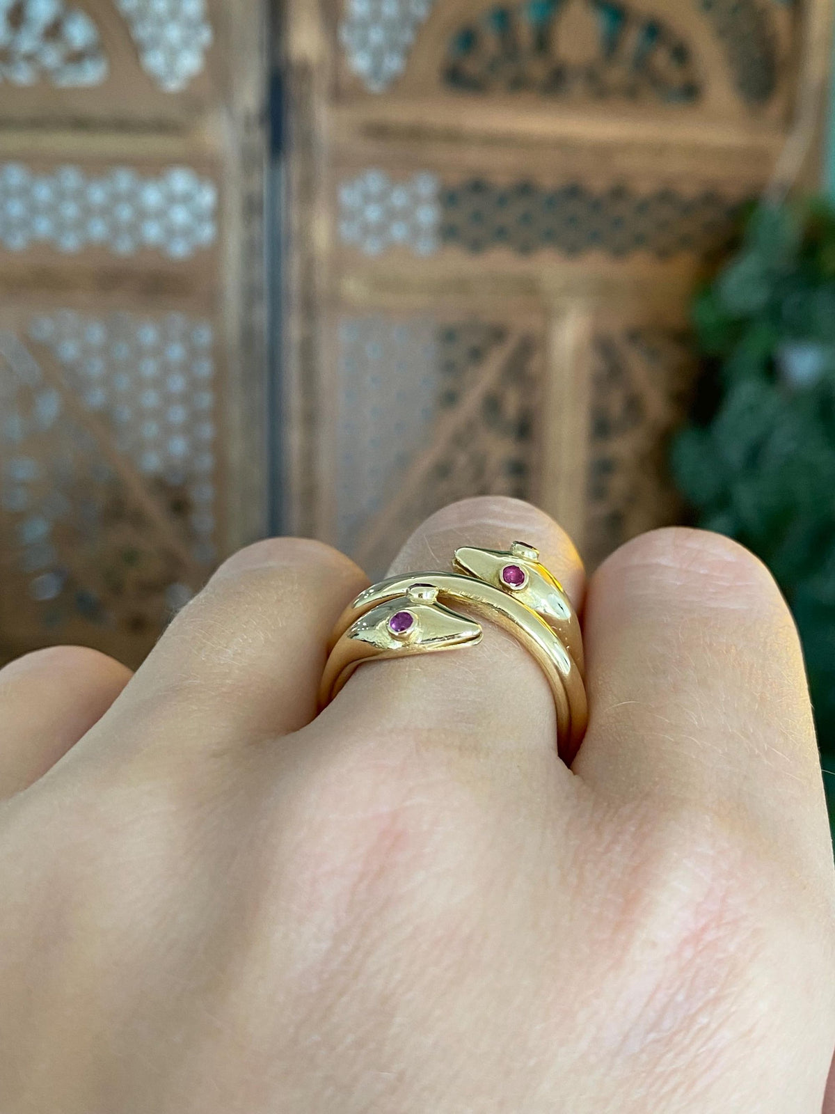 Vintage Solid 18k Yellow Gold Ruby Eyes Snakes Coiled Ring - Size 7