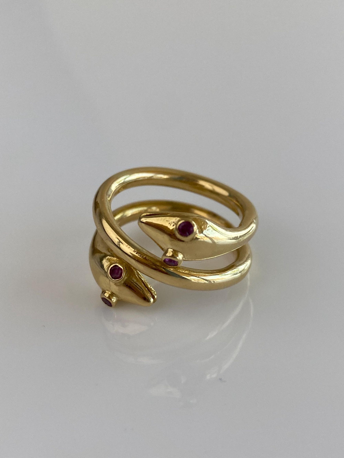 Vintage Solid 18k Yellow Gold Ruby Eyes Snakes Coiled Ring - Size 7