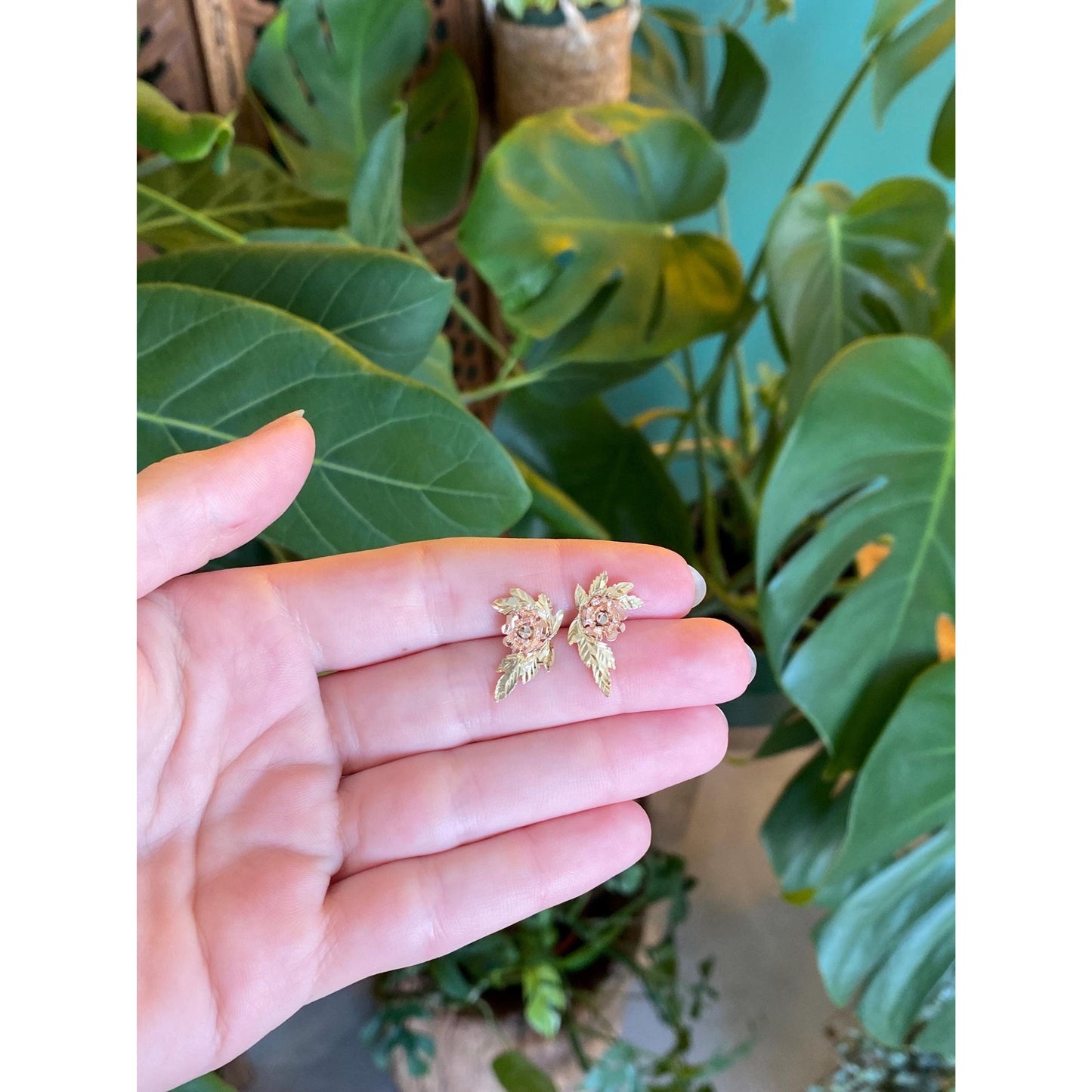 Vintage Solid 14k Tri Tone Gold Diamond Cut Rose Stud Earrings