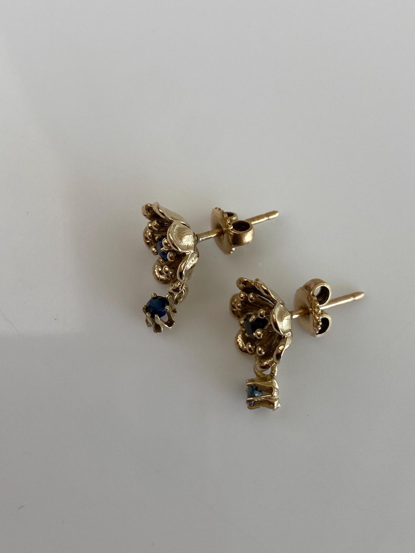 Vintage Solid 14k Yellow Gold Blue Sapphire Flower Stud Earrings