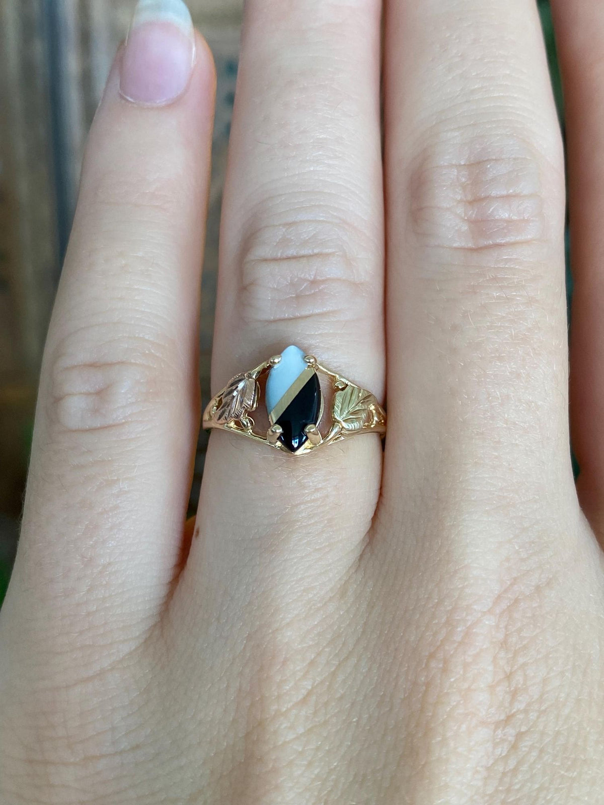 Vintage Solid 10k Black Hills Gold Marquis Onyx Mother of Pearl Inlay Leaves Ring - Size 5.75