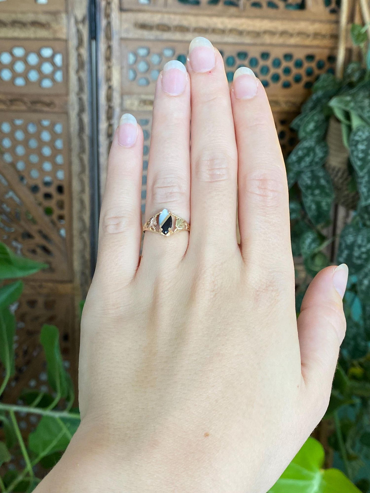 Vintage Solid 10k Black Hills Gold Marquis Onyx Mother of Pearl Inlay Leaves Ring - Size 5.75