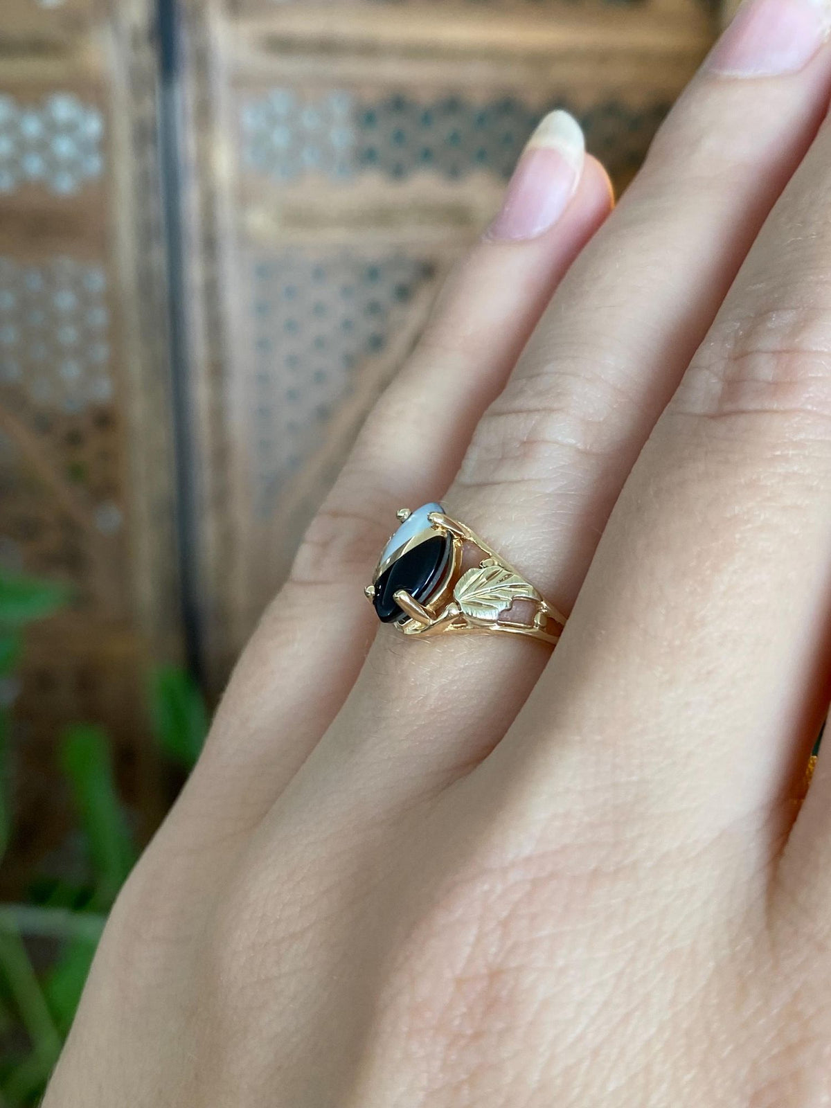 Vintage Solid 10k Black Hills Gold Marquis Onyx Mother of Pearl Inlay Leaves Ring - Size 5.75