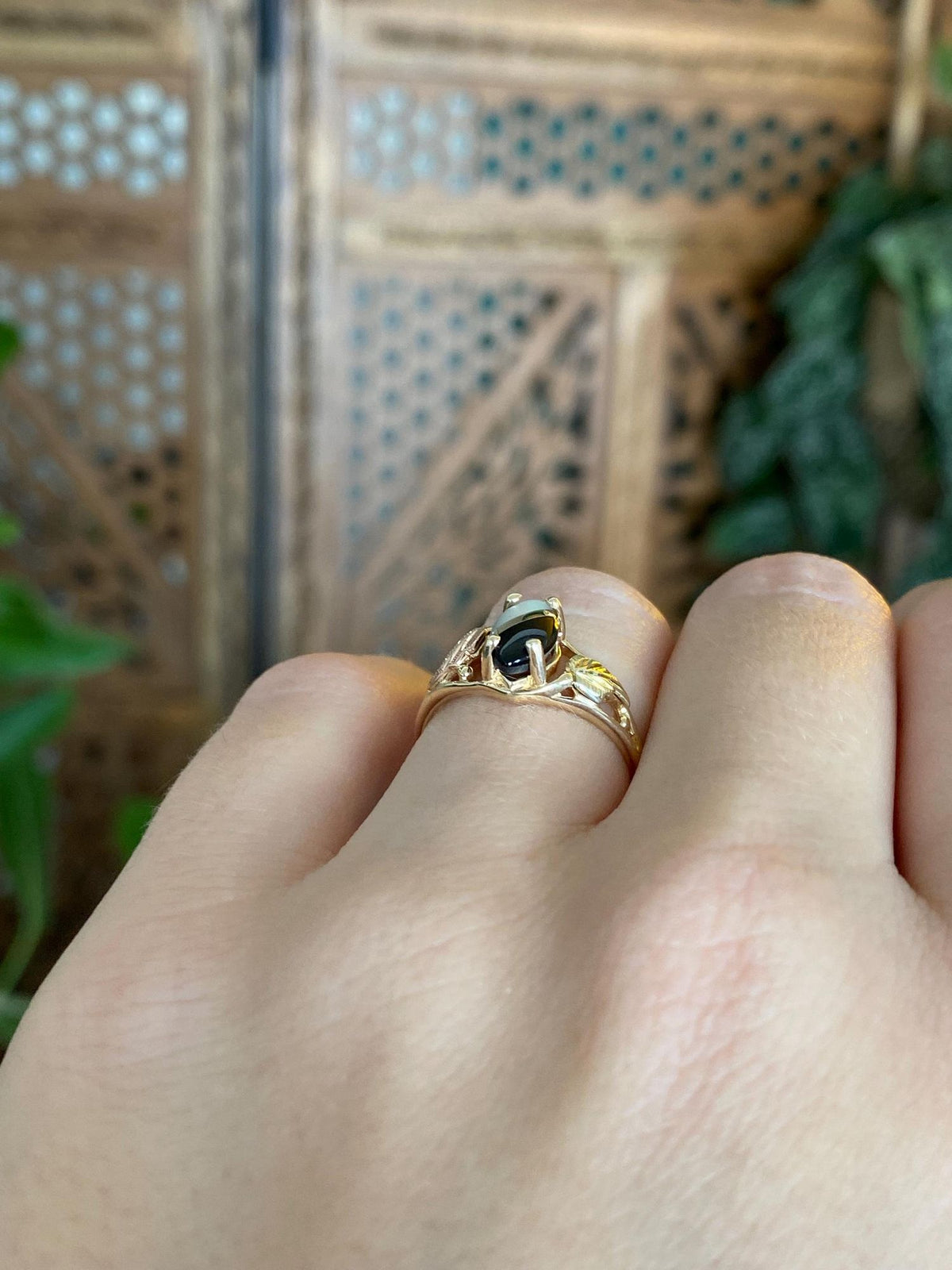 Vintage Solid 10k Black Hills Gold Marquis Onyx Mother of Pearl Inlay Leaves Ring - Size 5.75