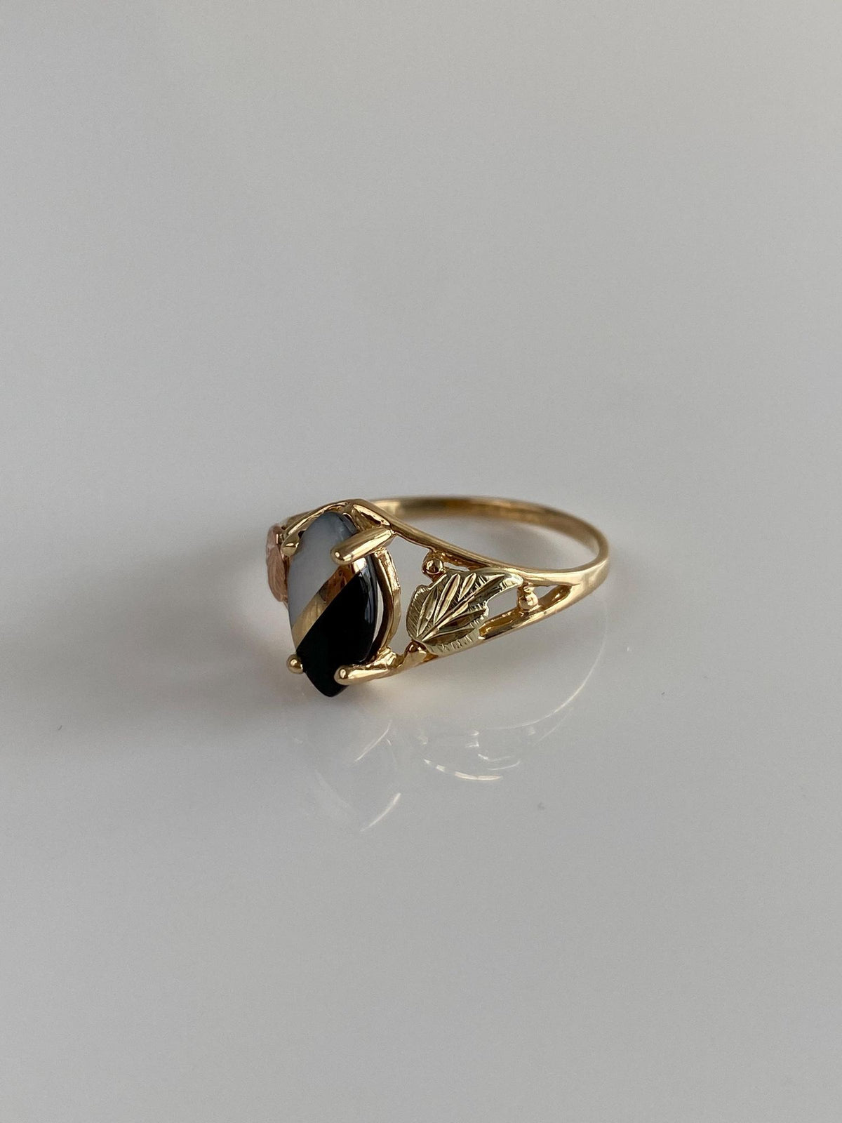 Vintage Solid 10k Black Hills Gold Marquis Onyx Mother of Pearl Inlay Leaves Ring - Size 5.75
